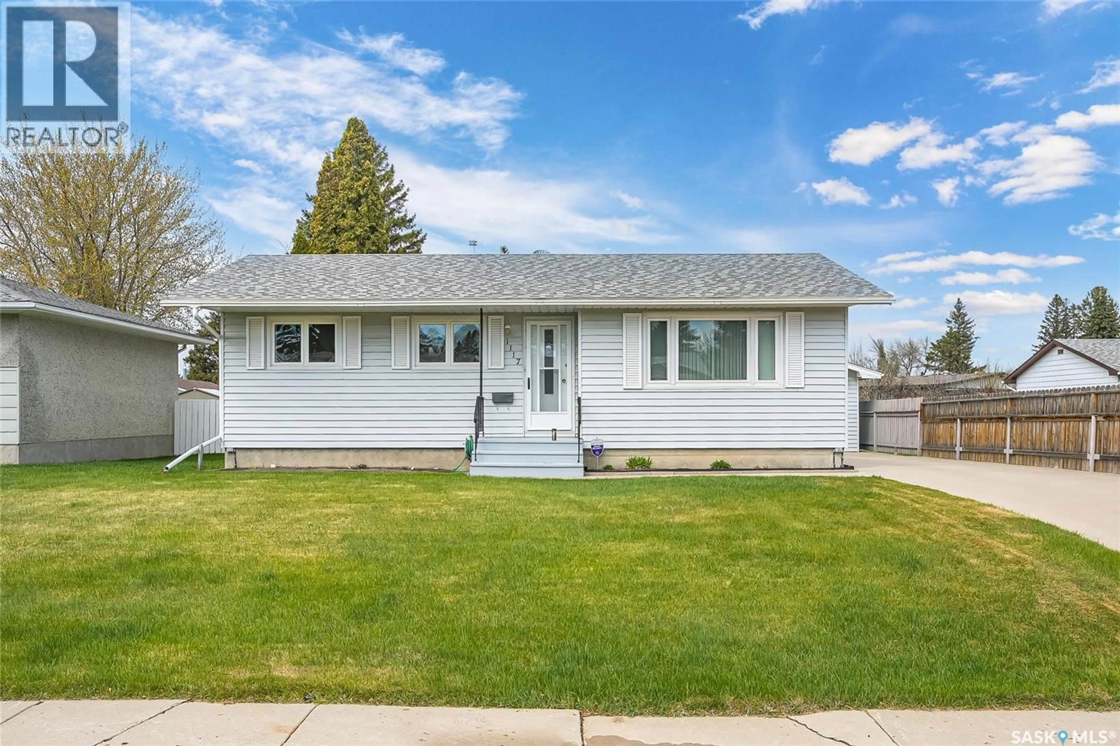 Home with vinyl exterior material, street for 1117 Y AVENUE, Saskatoon Saskatchewan S7L3L5