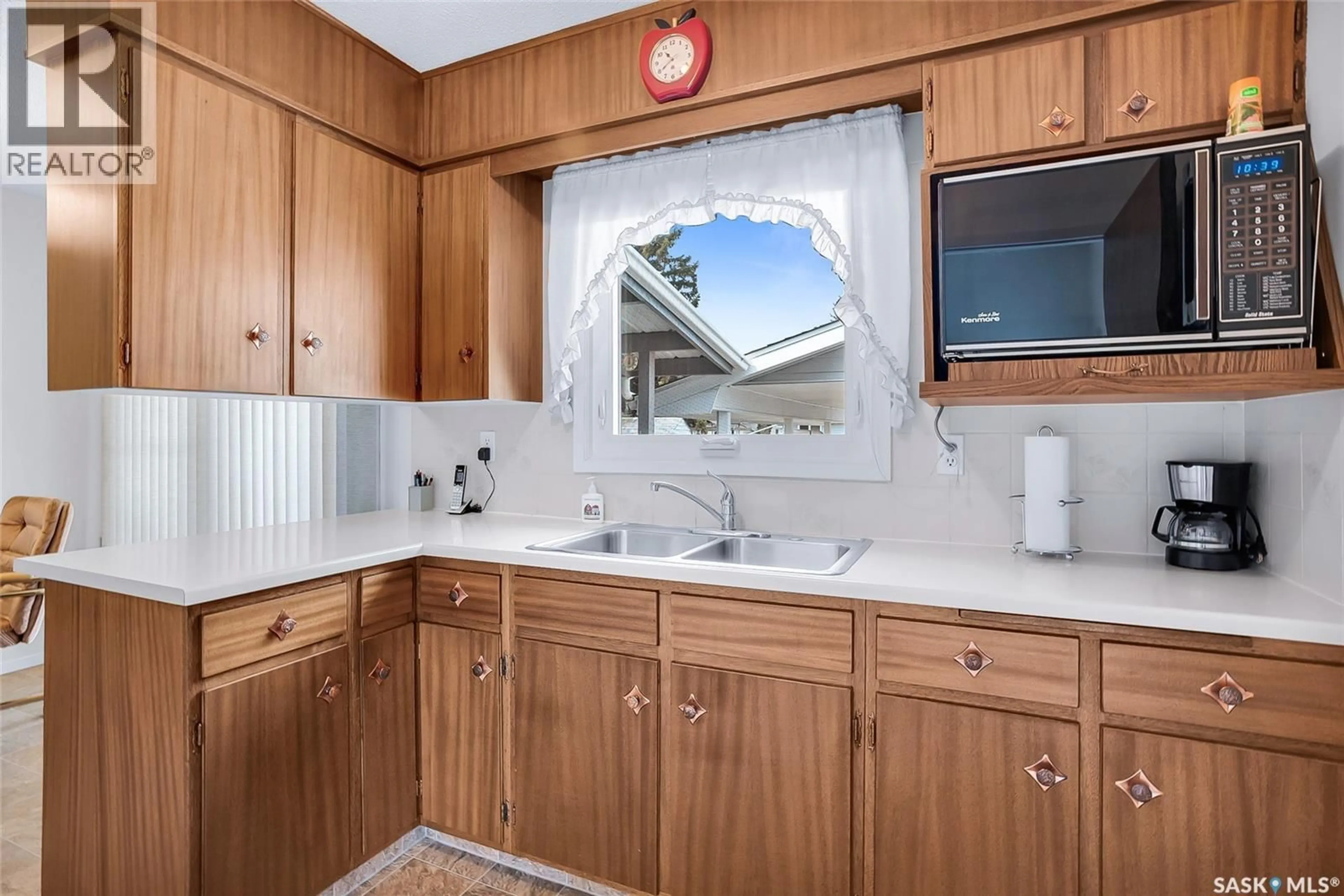 Standard kitchen, unknown for 1117 Y AVENUE, Saskatoon Saskatchewan S7L3L5