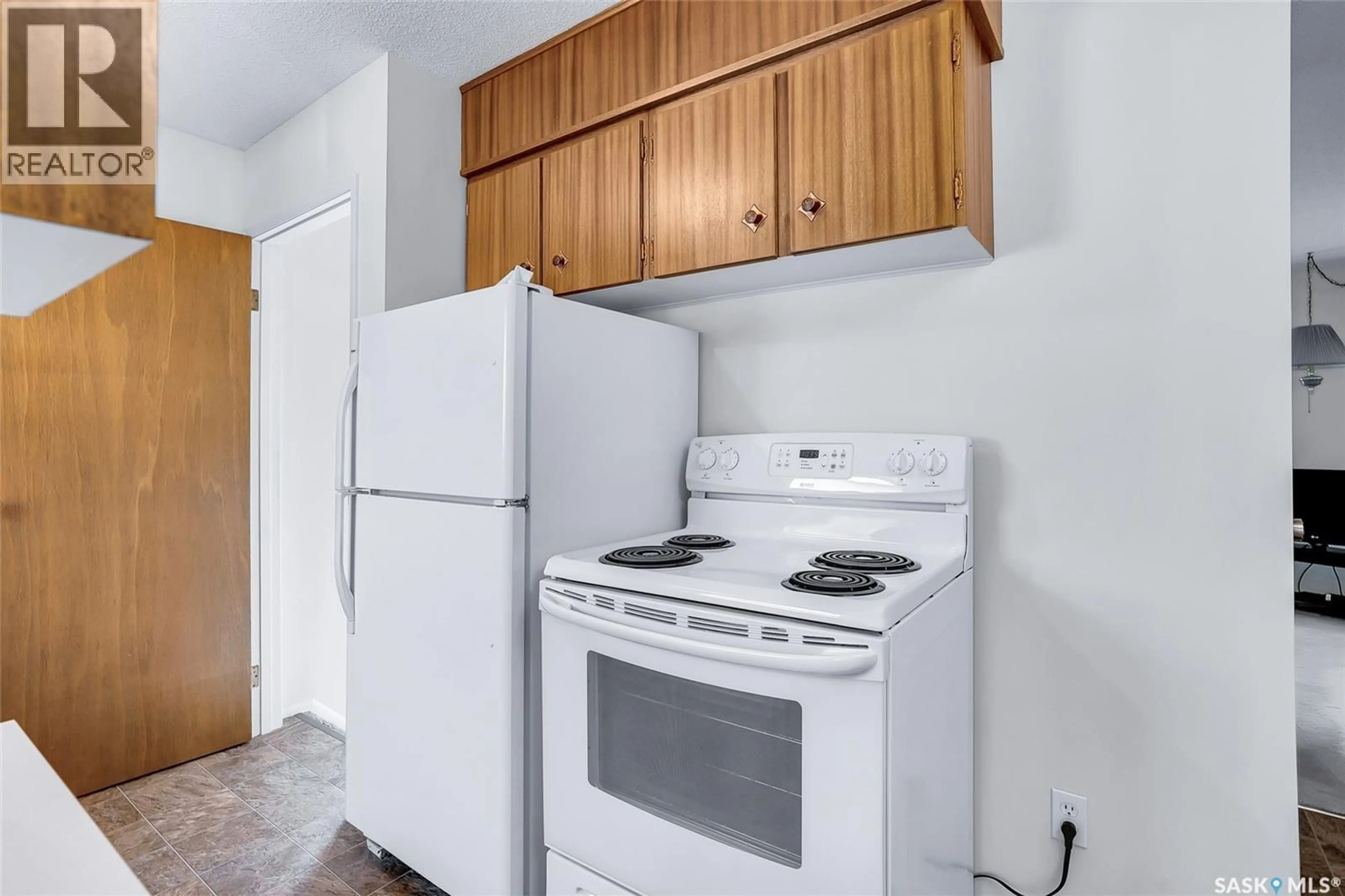 Standard kitchen, unknown for 1117 Y AVENUE, Saskatoon Saskatchewan S7L3L5