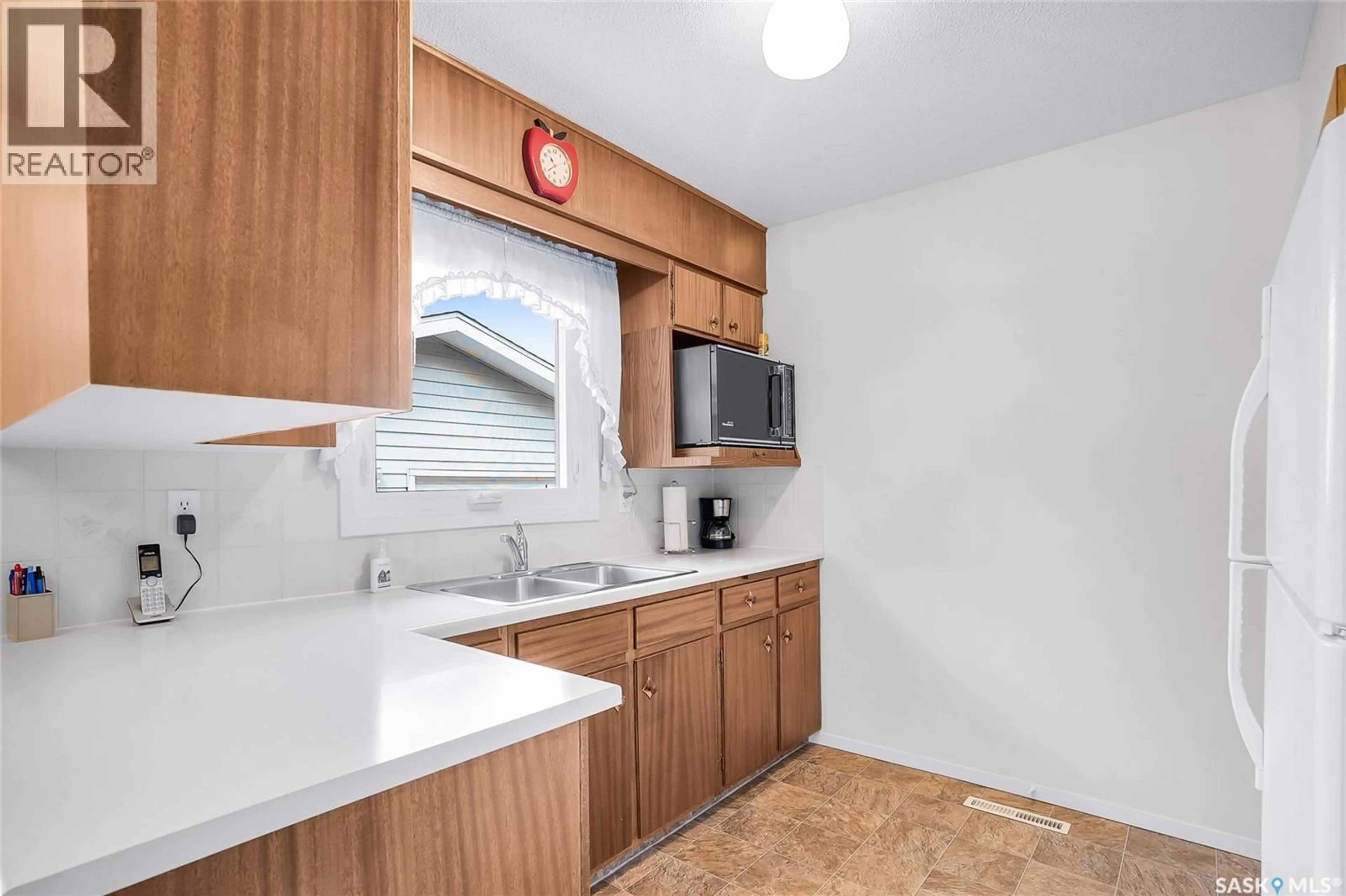 Standard kitchen, unknown for 1117 Y AVENUE, Saskatoon Saskatchewan S7L3L5