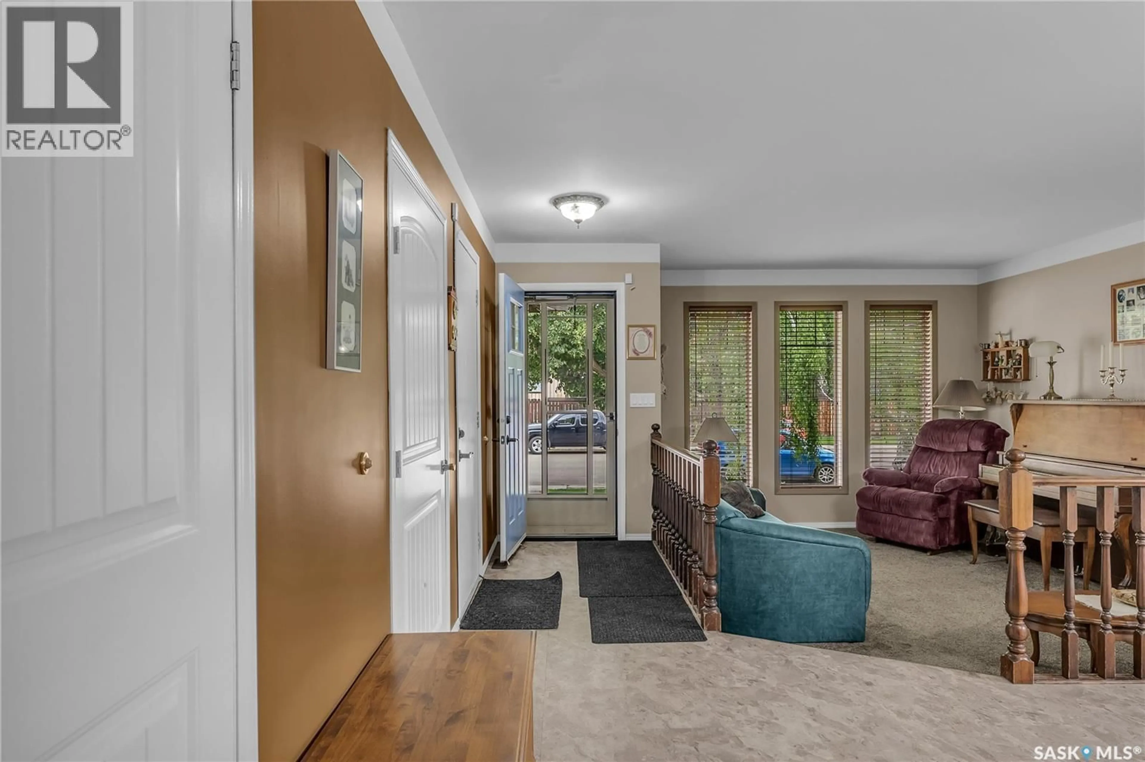 Indoor foyer for 231 BENESH CRESCENT, Saskatoon Saskatchewan S7K6L5