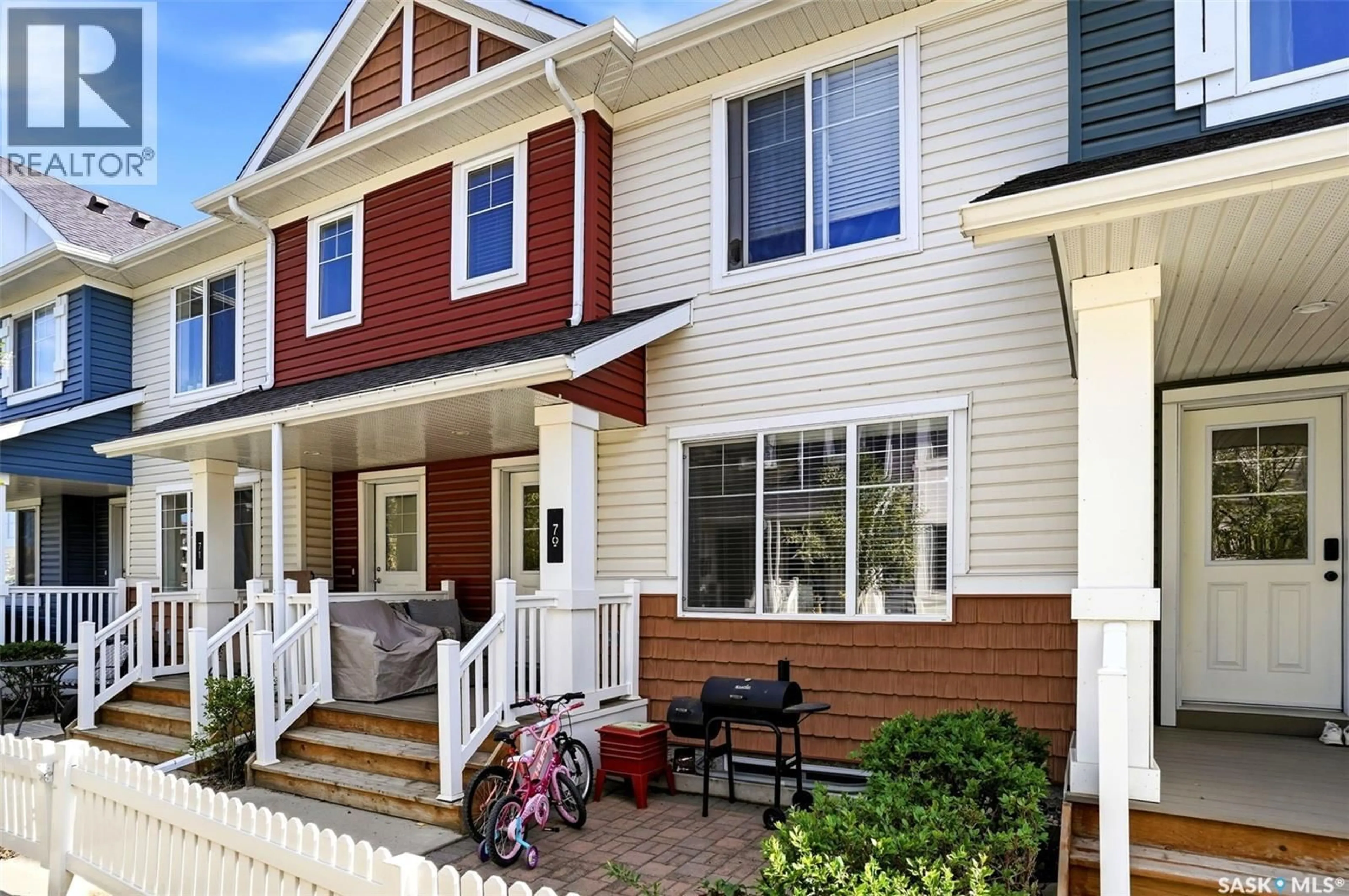 Home with vinyl exterior material, street for 70 5238 AERODROME ROAD, Regina Saskatchewan S4W0H7