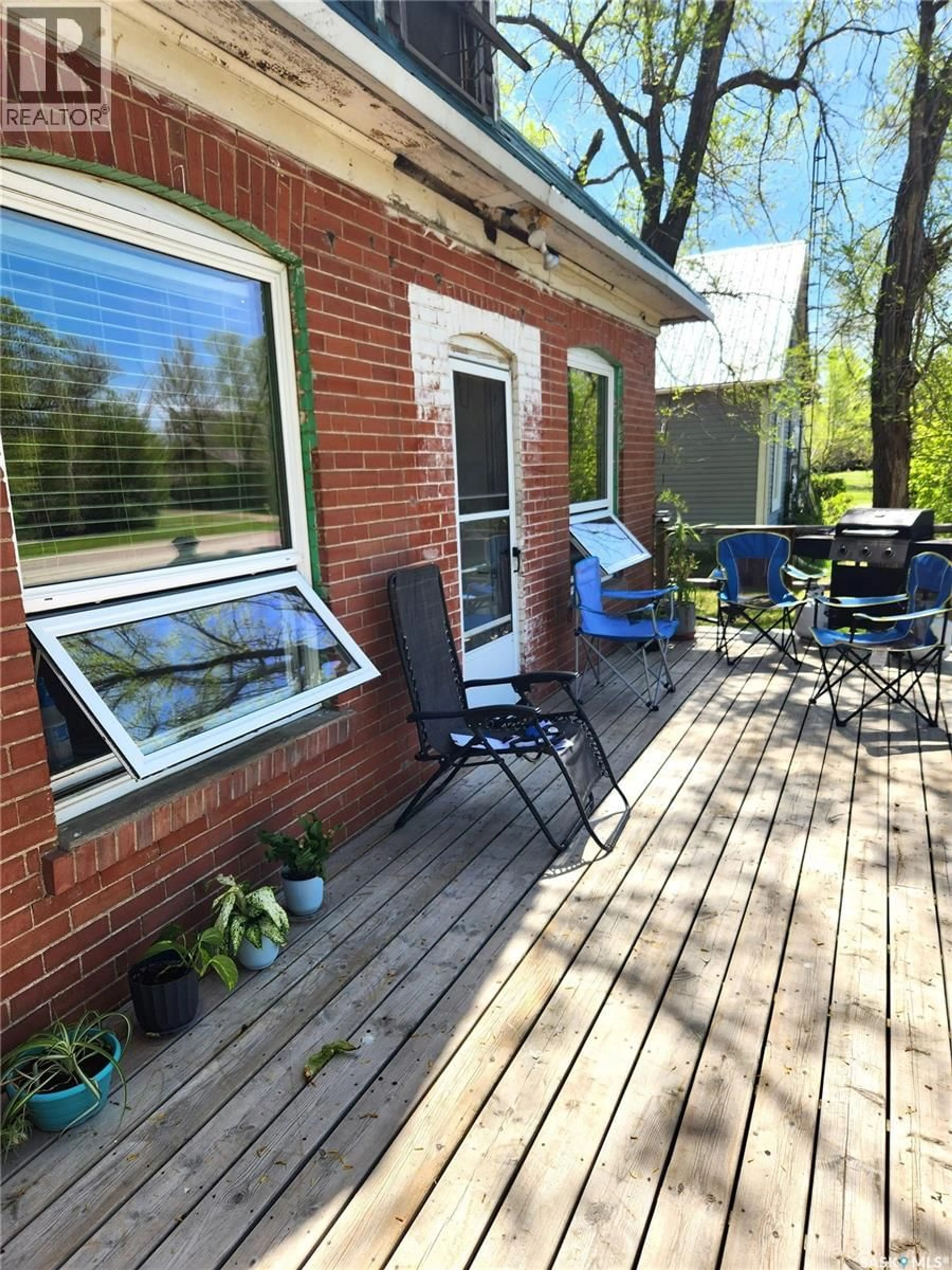 Patio, street for 203 BELFAST STREET, North Portal Saskatchewan S0C1W0