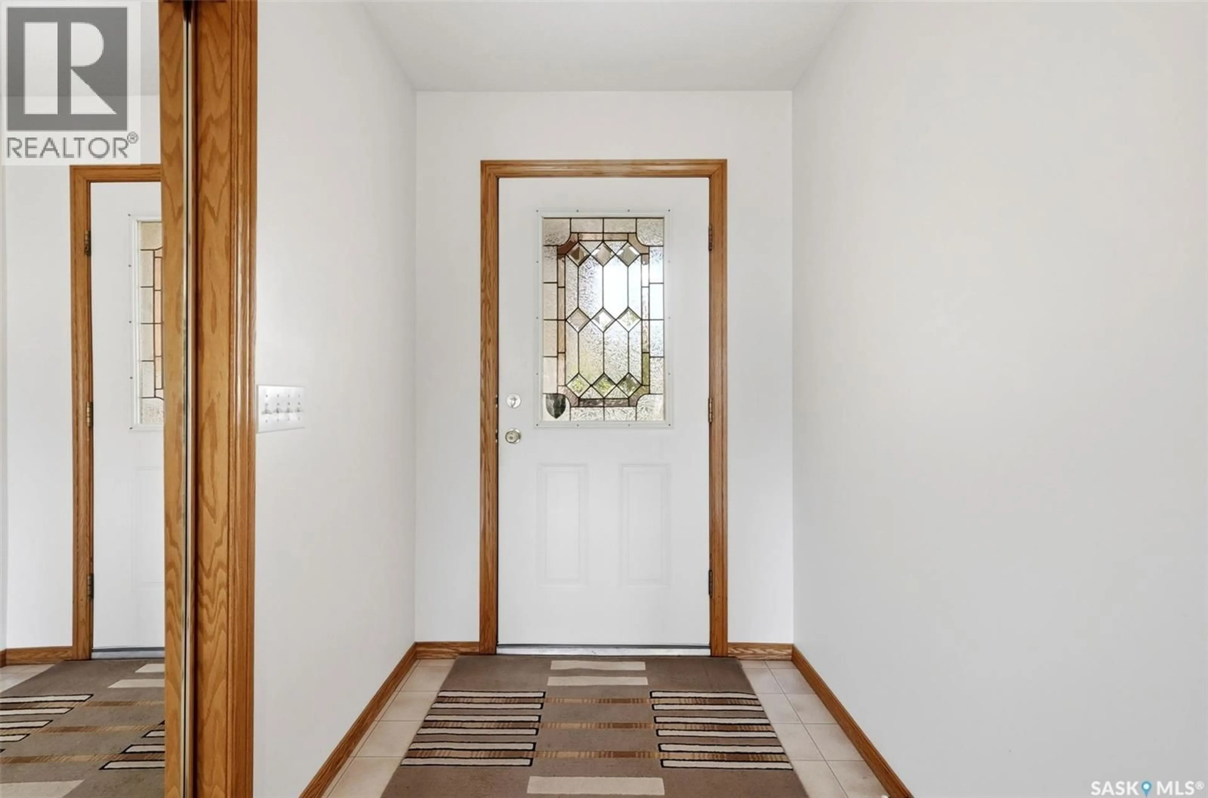 Indoor entryway for 2927 WIMBLEDON DRIVE, Regina Saskatchewan S4V2Y2