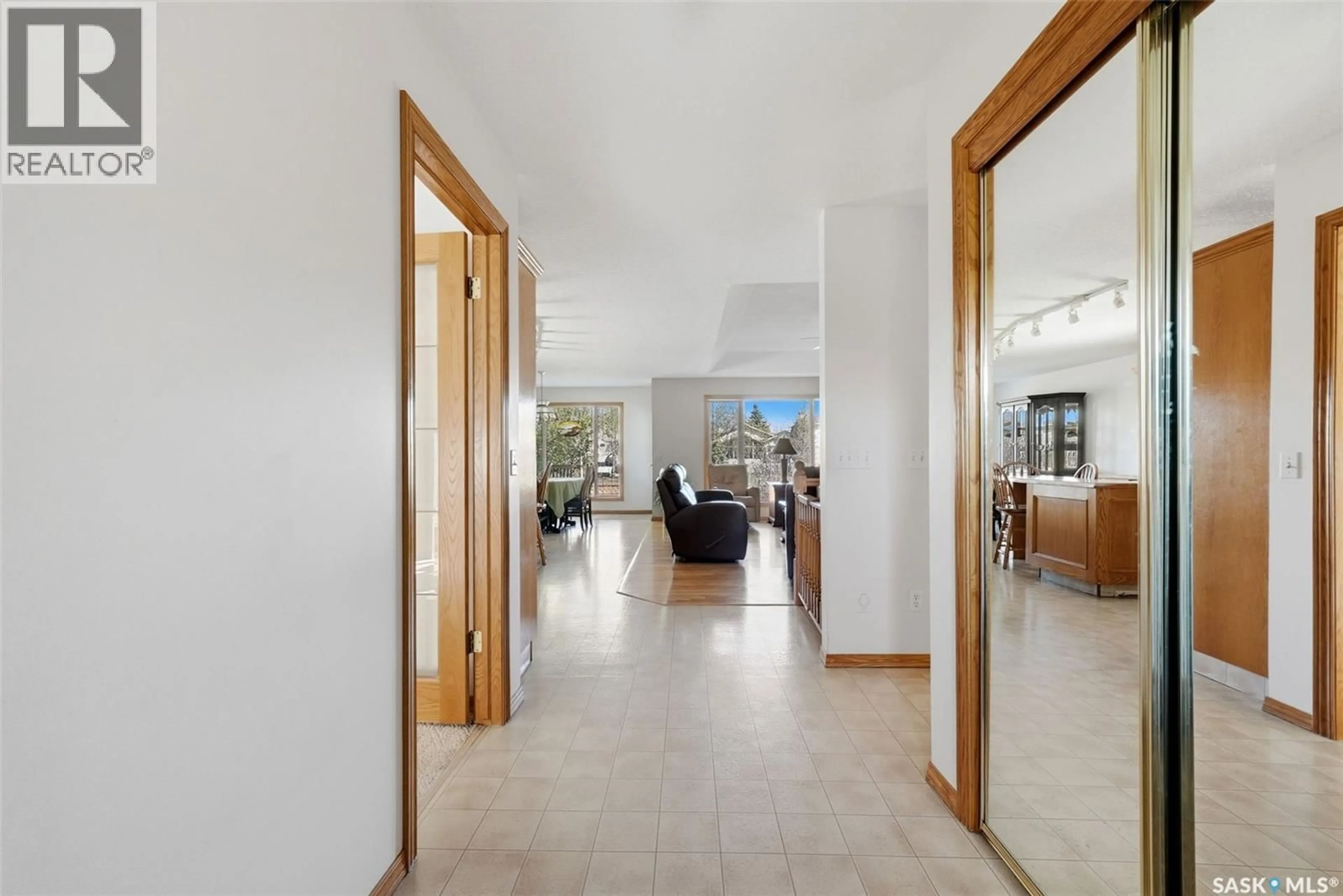 Indoor foyer for 2927 WIMBLEDON DRIVE, Regina Saskatchewan S4V2Y2