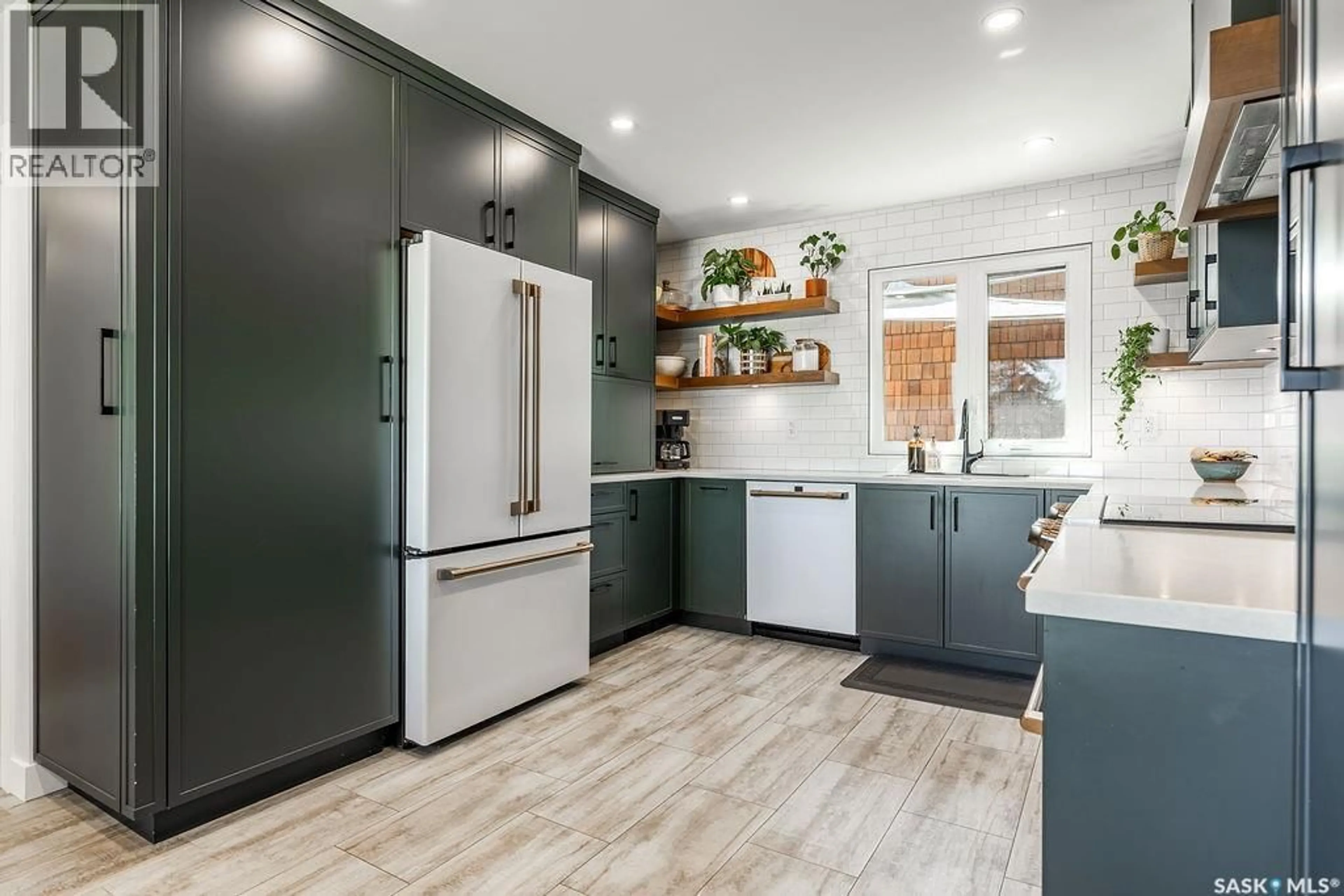 Open concept kitchen, unknown for 1925 PEMBINA AVENUE, Saskatoon Saskatchewan S7K1C4