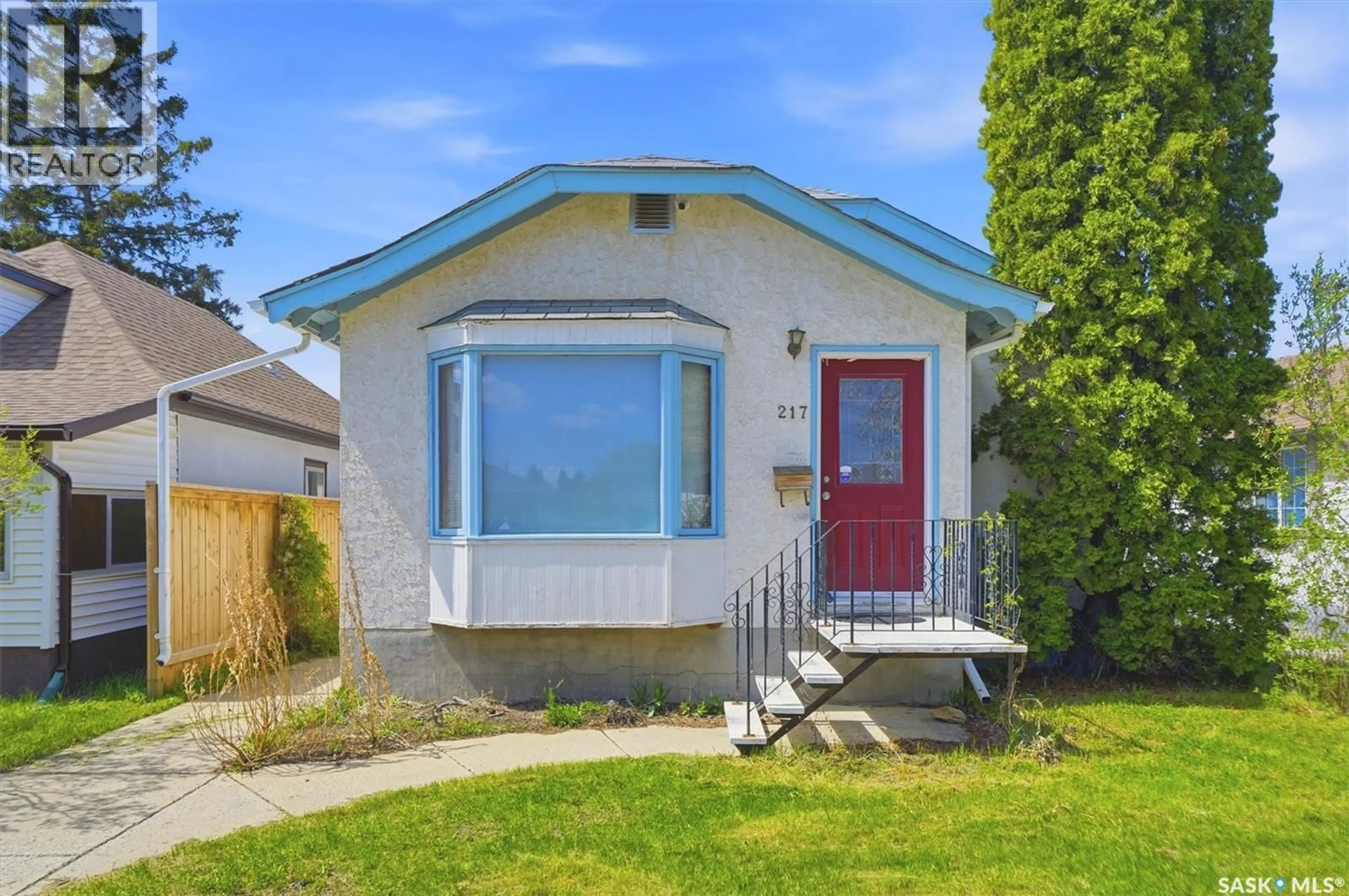 Home with vinyl exterior material, street for 217 M AVENUE, Saskatoon Saskatchewan S7L2S2