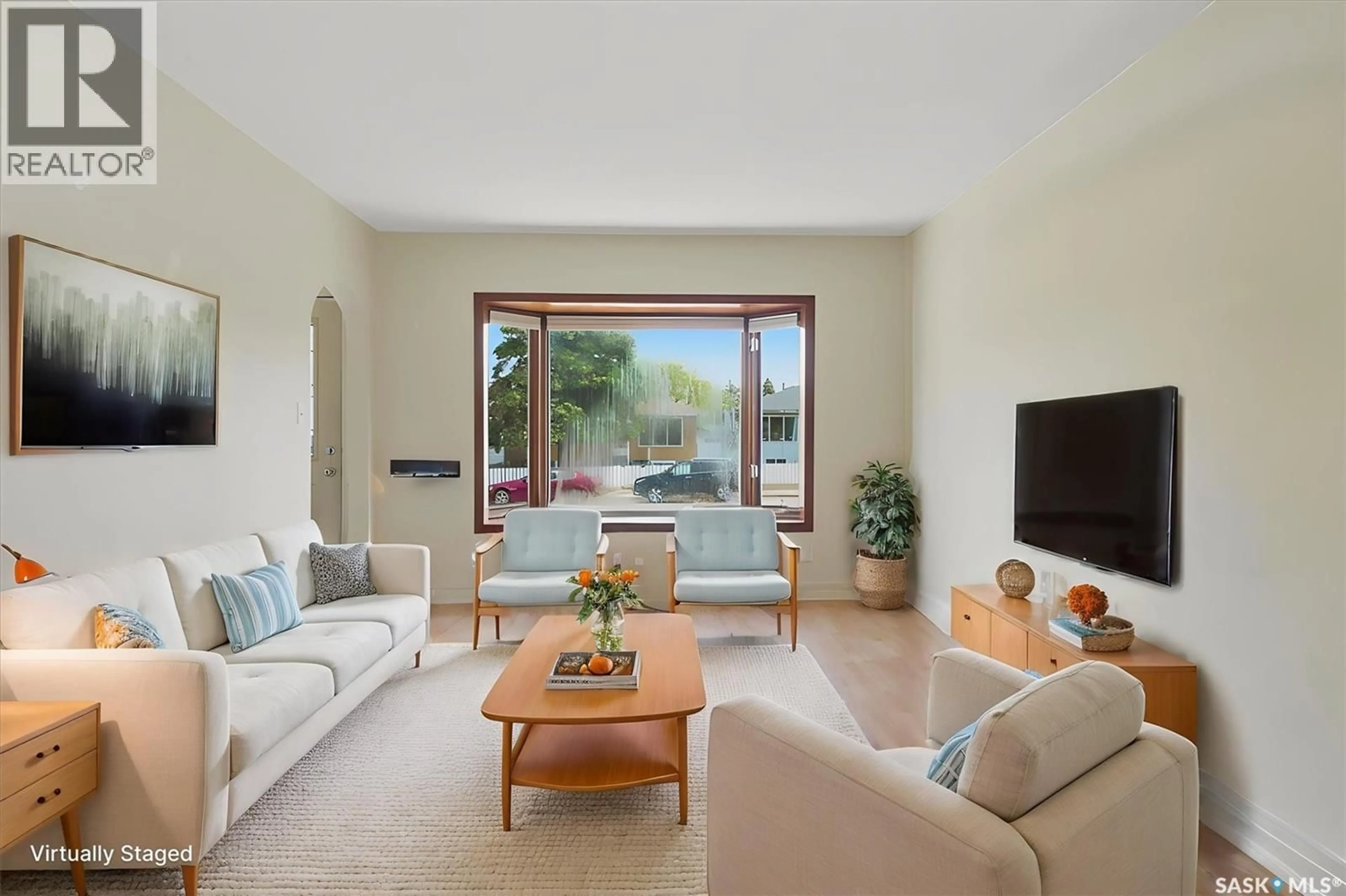 Living room with furniture, unknown for 217 M AVENUE, Saskatoon Saskatchewan S7L2S2