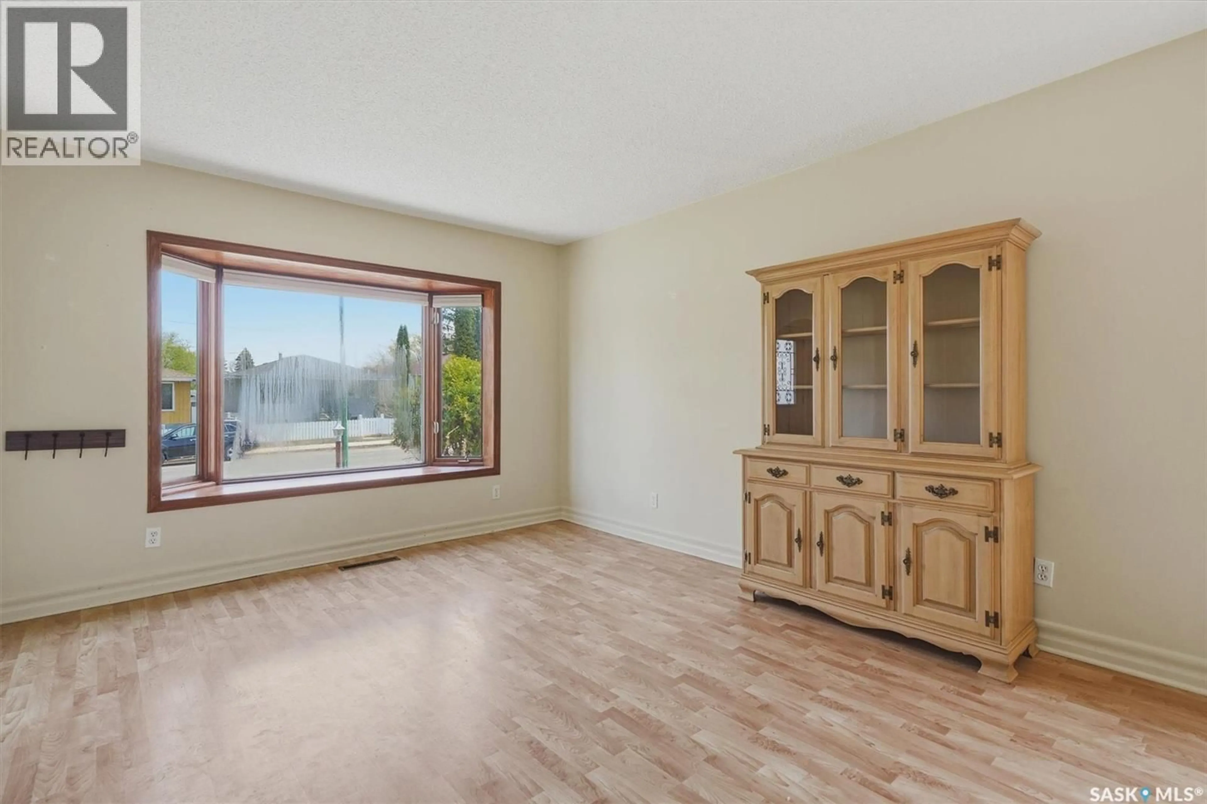 A pic of a room for 217 M AVENUE, Saskatoon Saskatchewan S7L2S2