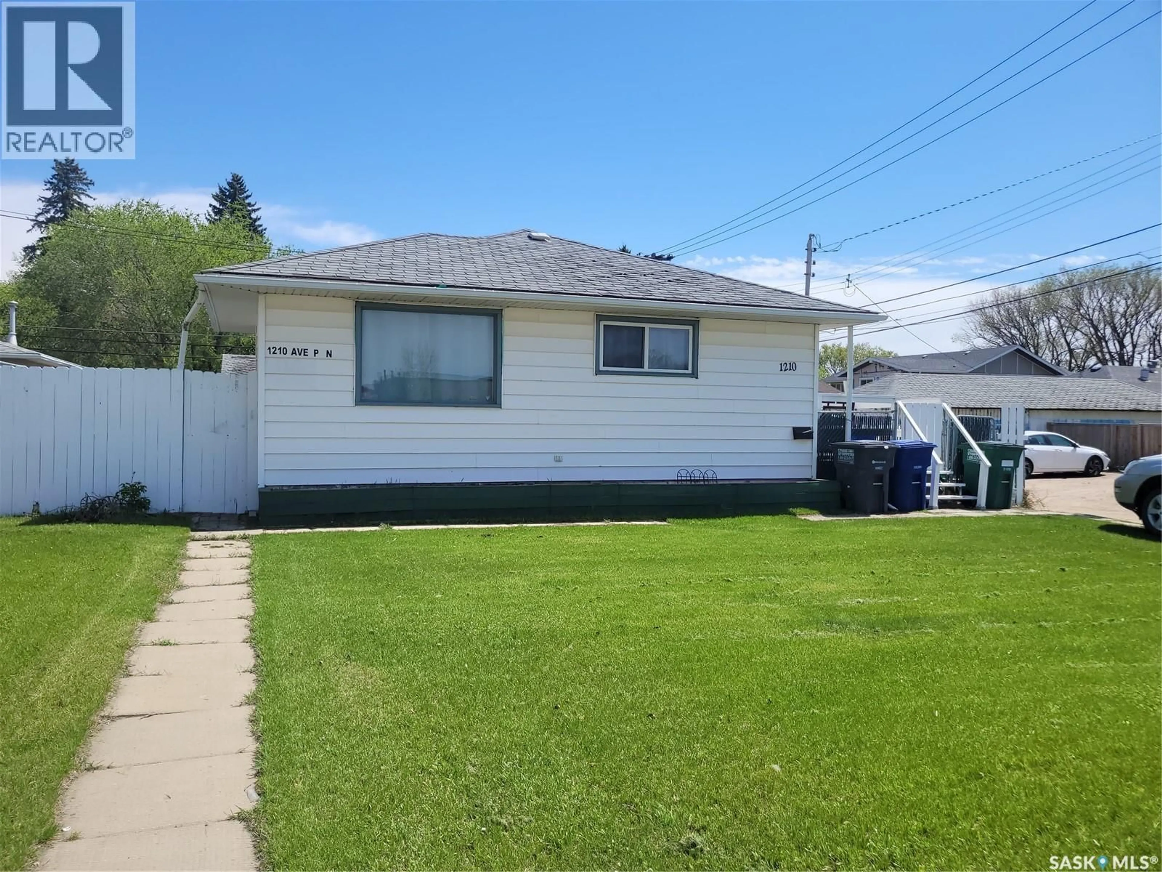 A pic from outside/outdoor area/front of a property/back of a property/a pic from drone, street for 1210 P AVENUE, Saskatoon Saskatchewan S7L2W9