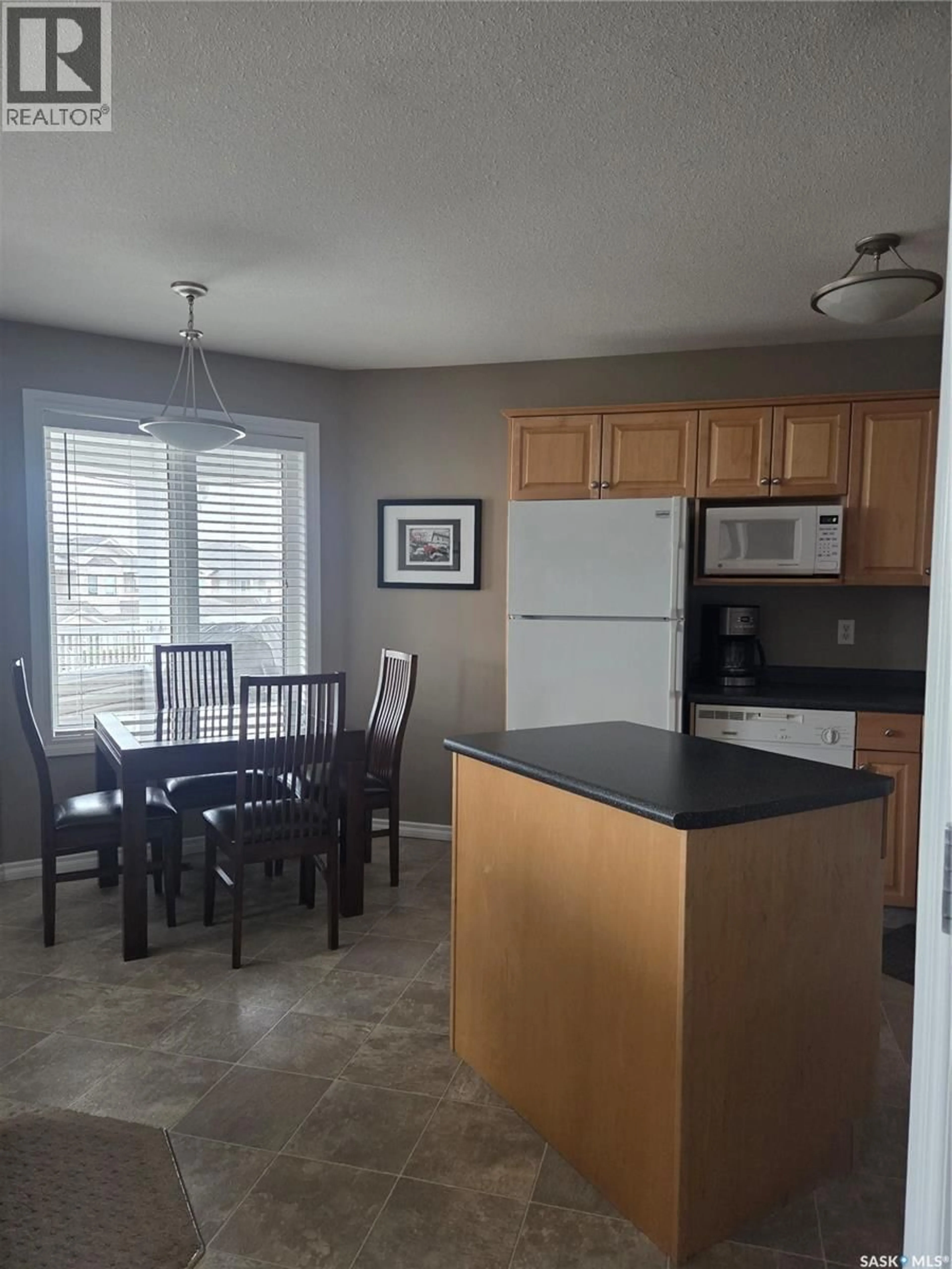 Standard kitchen, unknown for 4144 BUCKINGHAM DRIVE, Regina Saskatchewan S4V3A9