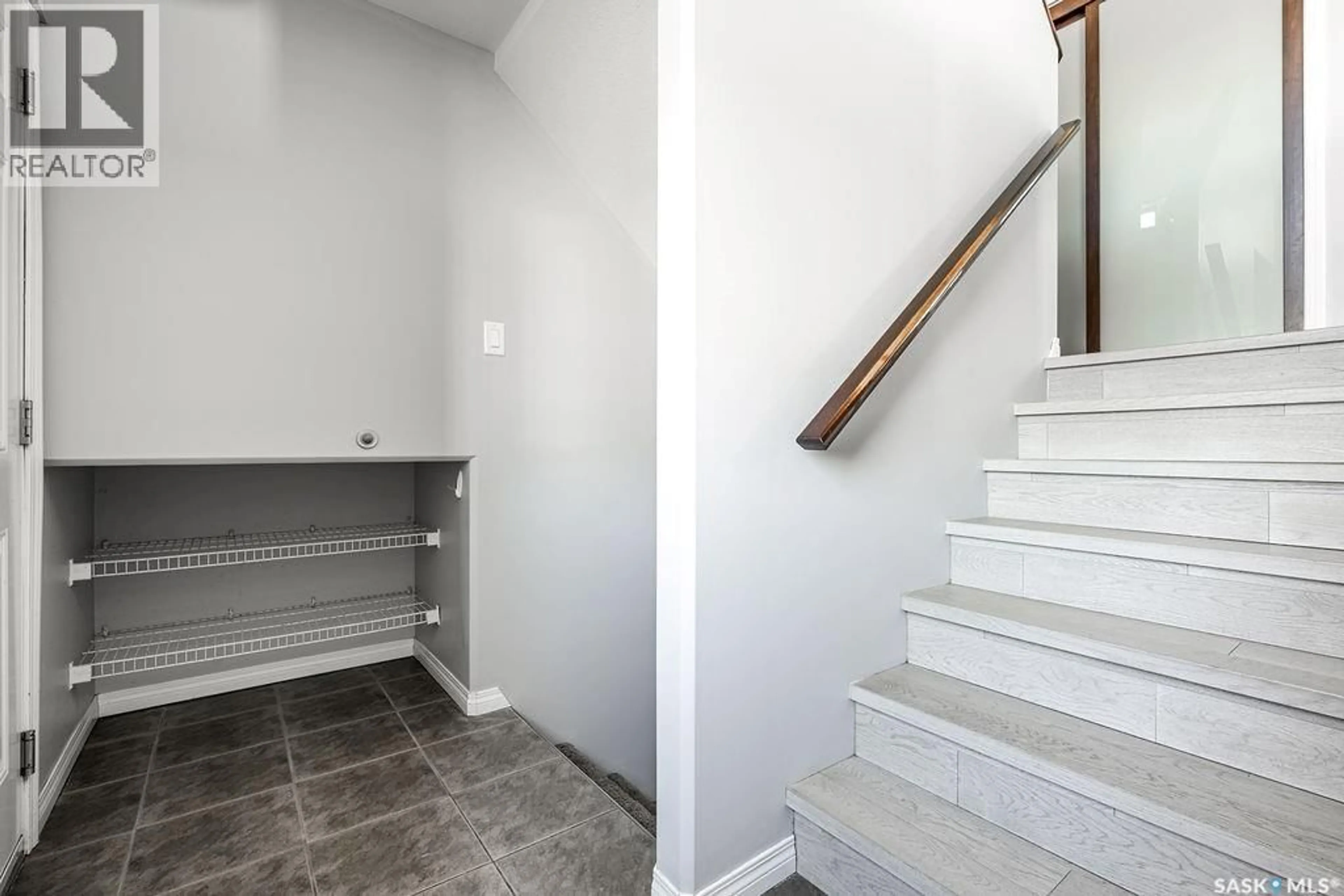 Stairs for 327 ROY CRESCENT, Saskatoon Saskatchewan S7W0L1