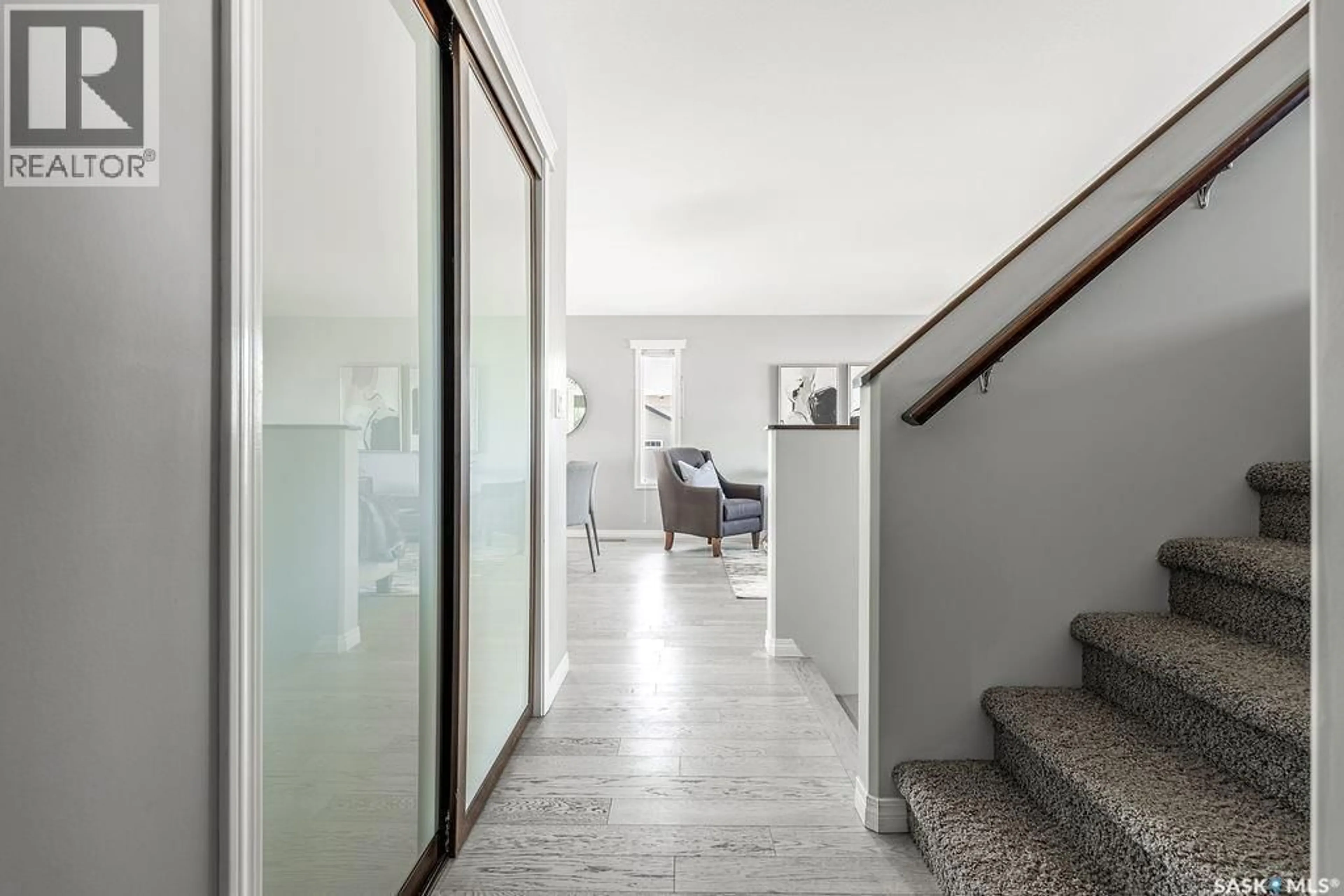 Indoor foyer for 327 ROY CRESCENT, Saskatoon Saskatchewan S7W0L1