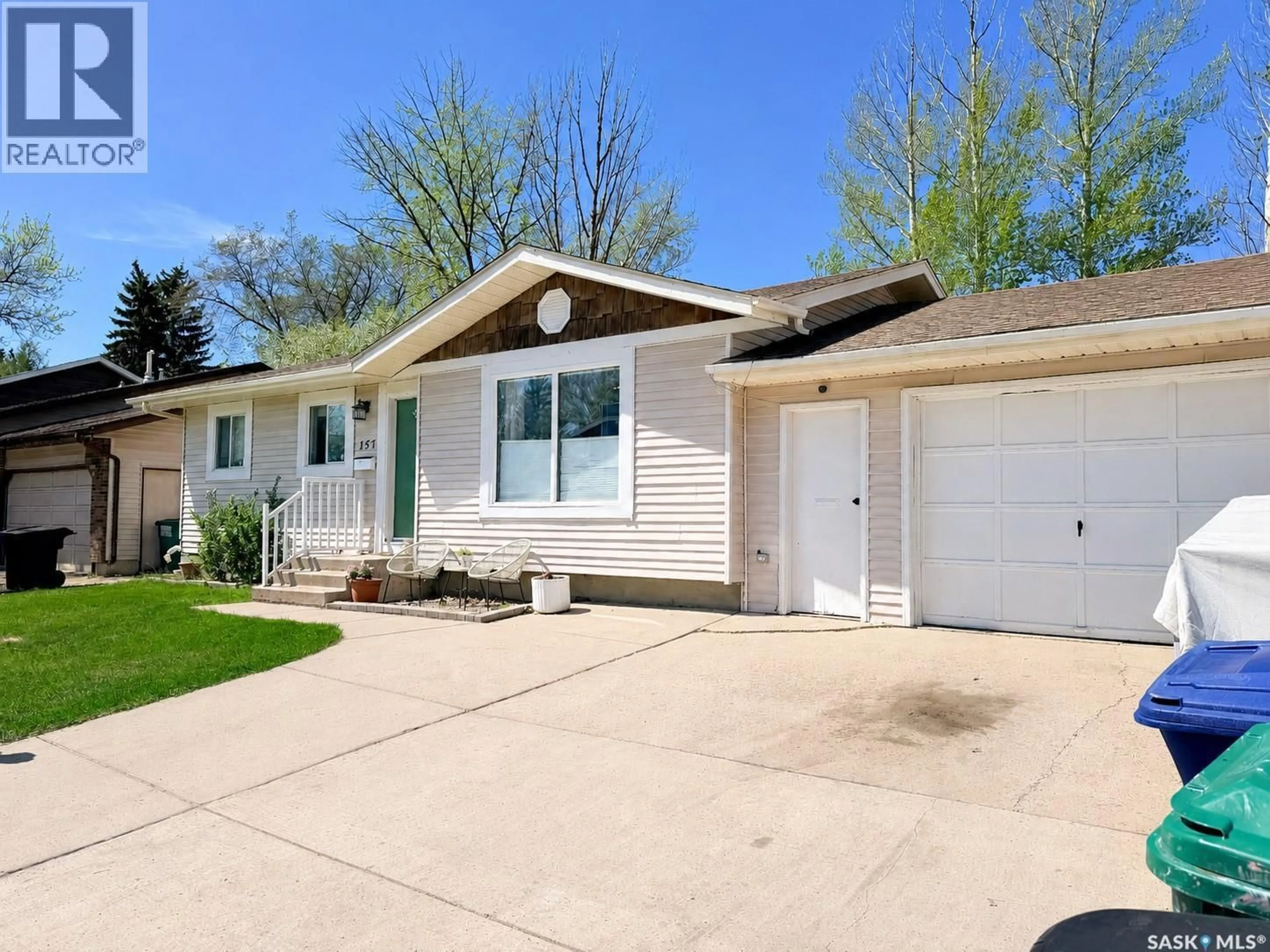 Home with vinyl exterior material, street for 157 COLDSPRING CRESCENT, Saskatoon Saskatchewan S7J3M3