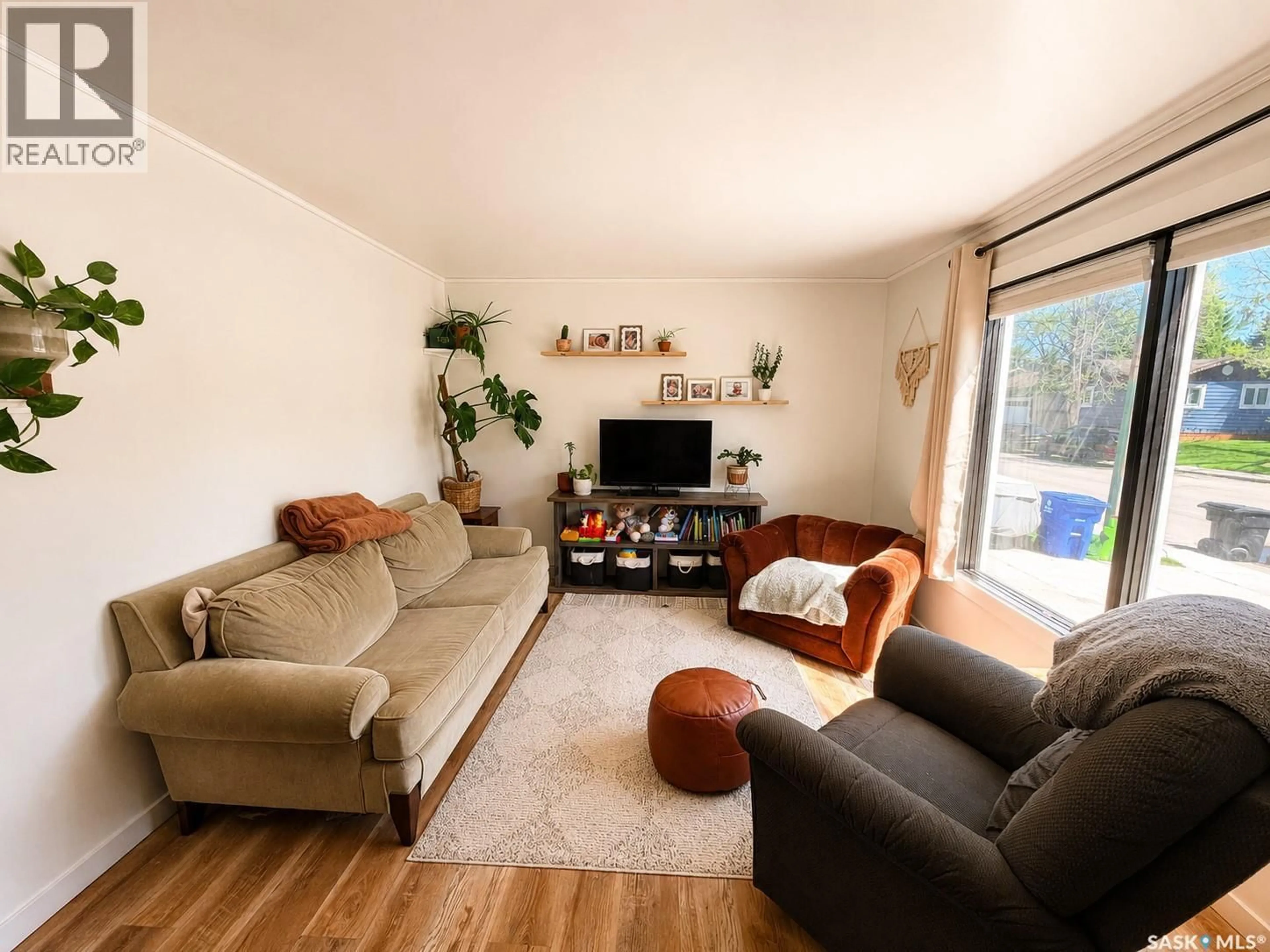 Living room with furniture, unknown for 157 COLDSPRING CRESCENT, Saskatoon Saskatchewan S7J3M3