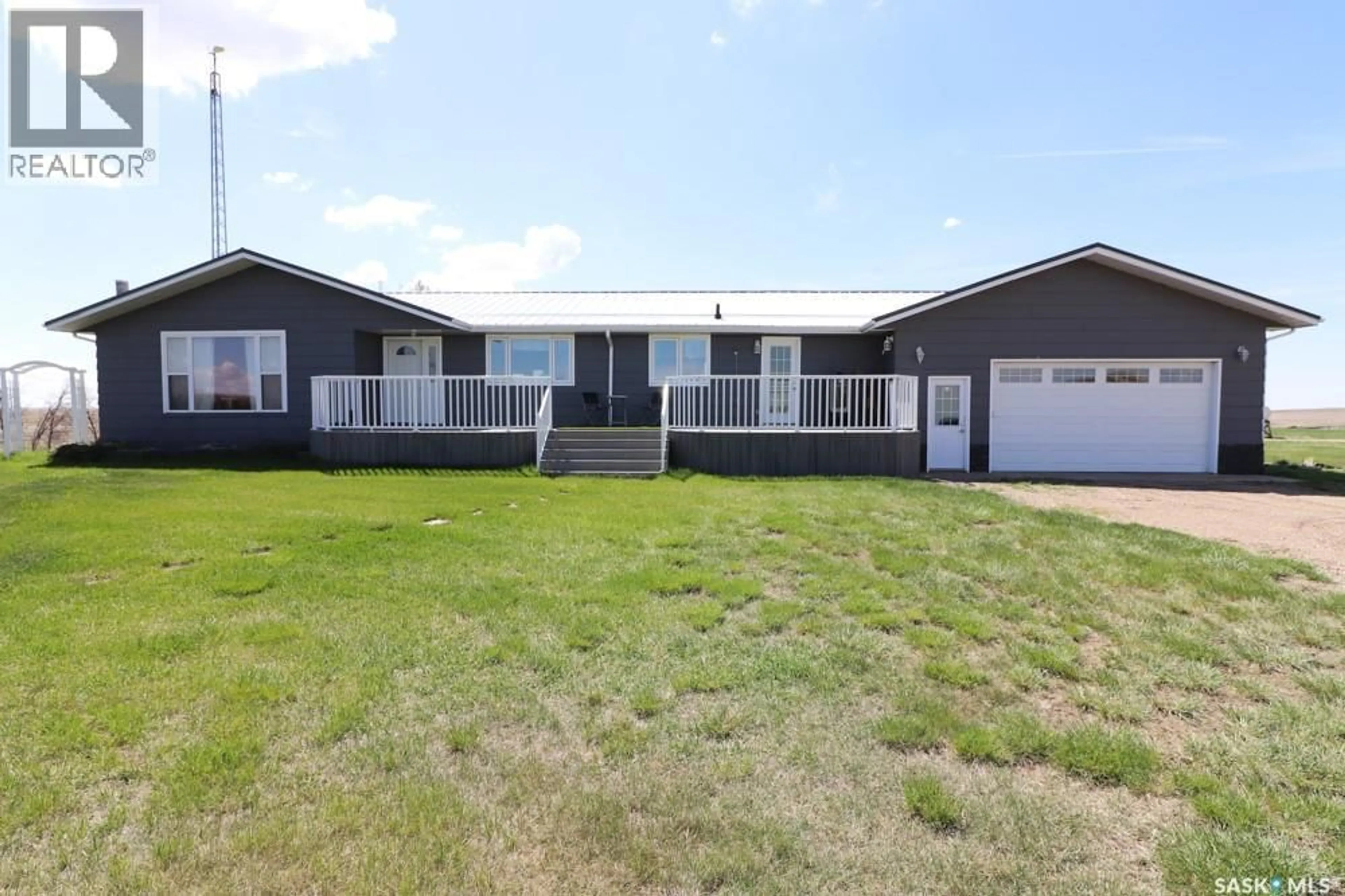 Home with vinyl exterior material, unknown for 329344 TOWNSHIP ROAD 250, Chesterfield Rm No. 261 Saskatchewan S0L0Y0