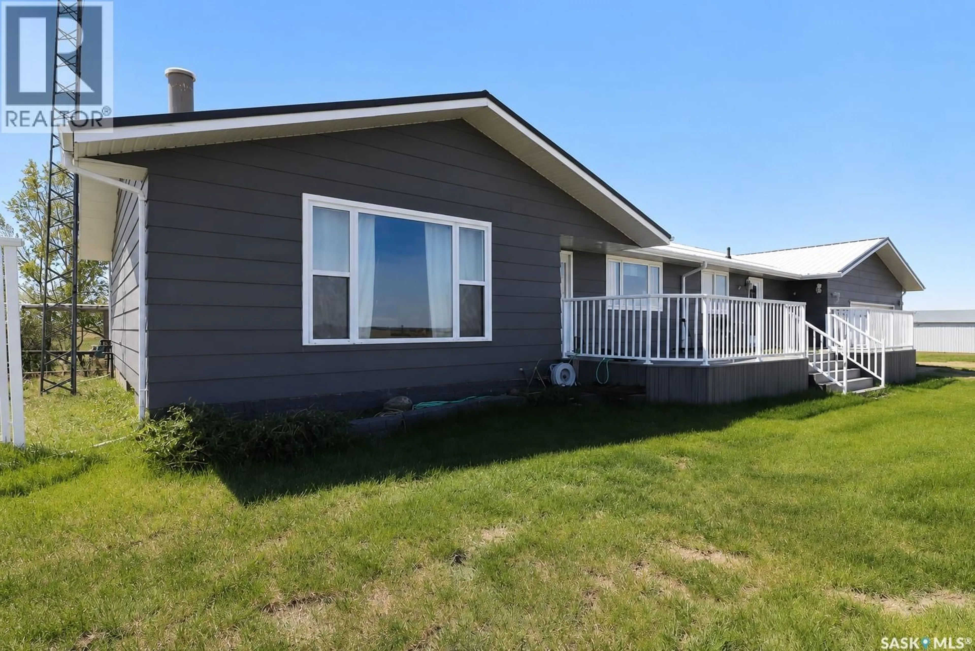 Home with vinyl exterior material, unknown for 329344 TOWNSHIP ROAD 250, Chesterfield Rm No. 261 Saskatchewan S0L0Y0
