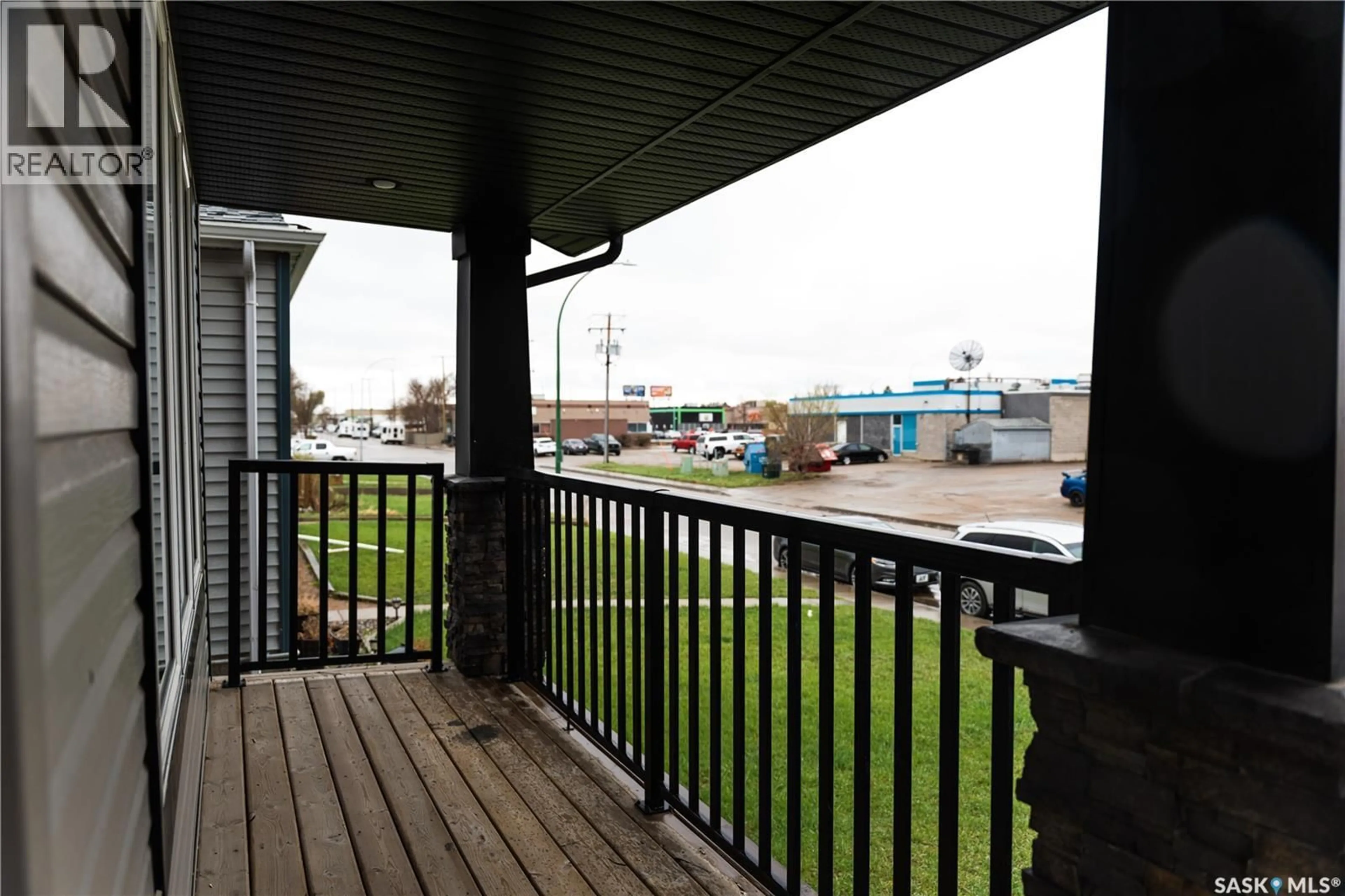 Patio, water/lake/river/ocean view for 145 MCINTYRE STREET, Regina Saskatchewan S4R3B6