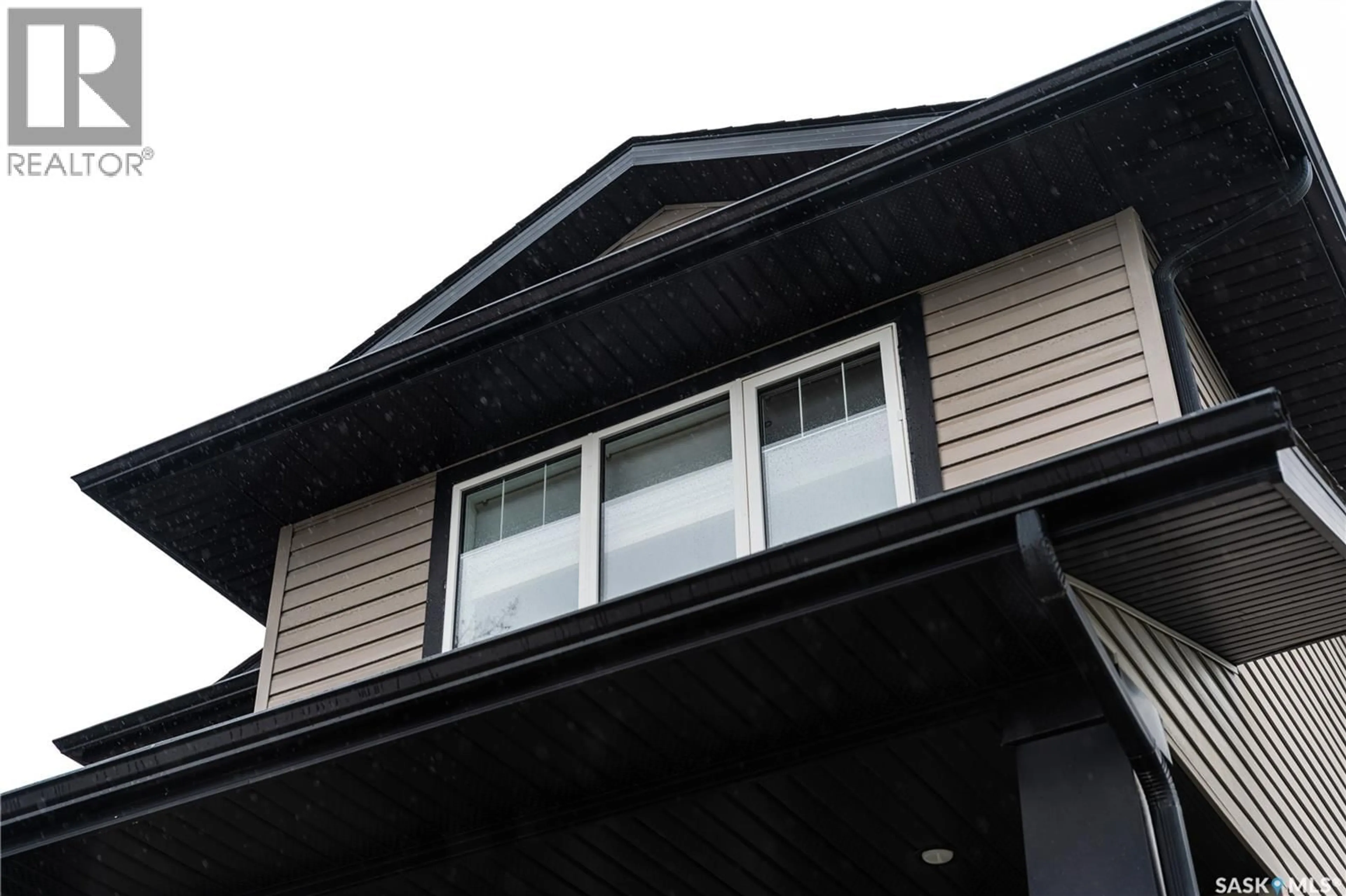 Home with vinyl exterior material, building for 145 MCINTYRE STREET, Regina Saskatchewan S4R3B6