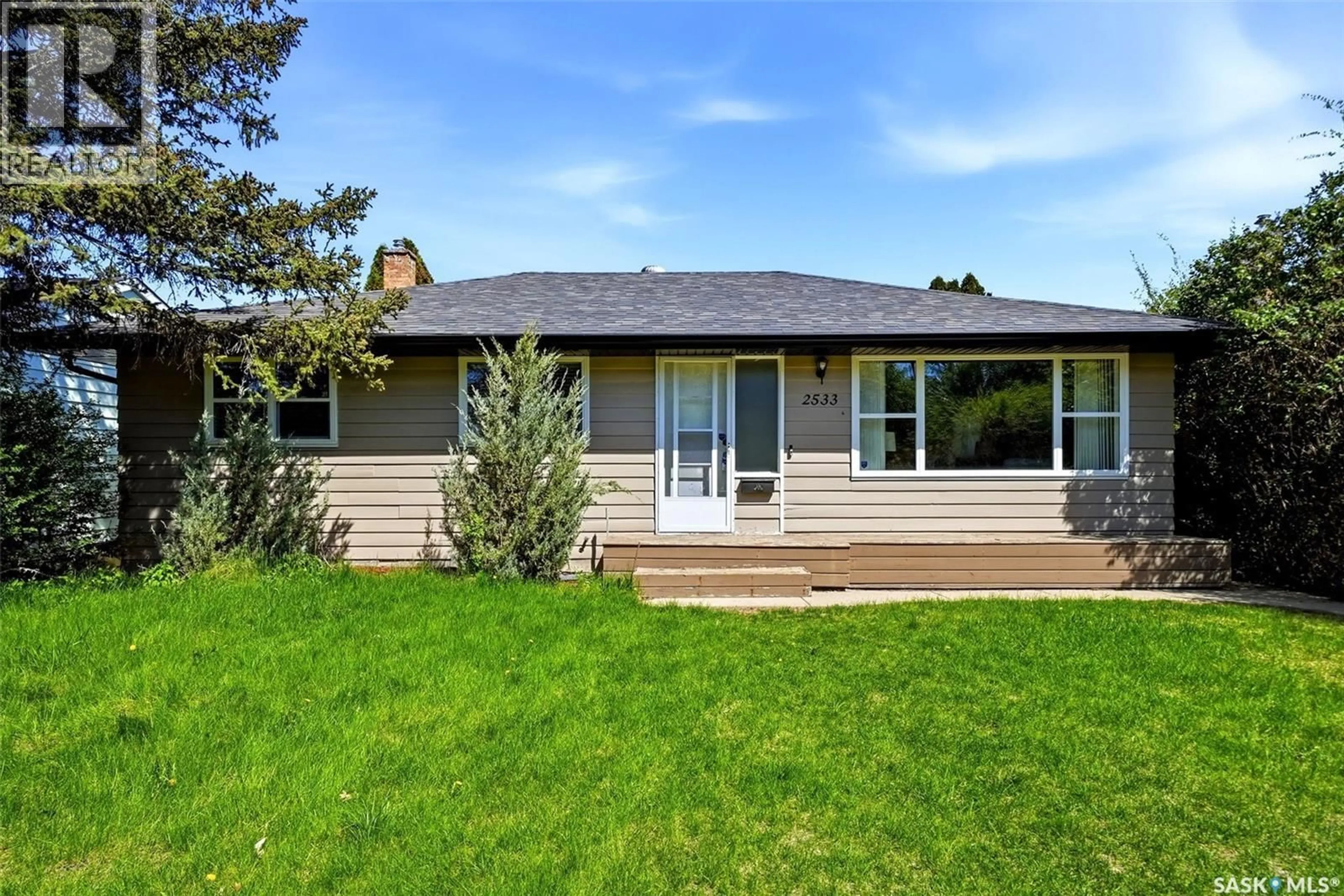 Home with vinyl exterior material, unknown for 2533 PASQUA STREET, Regina Saskatchewan S4S0M3