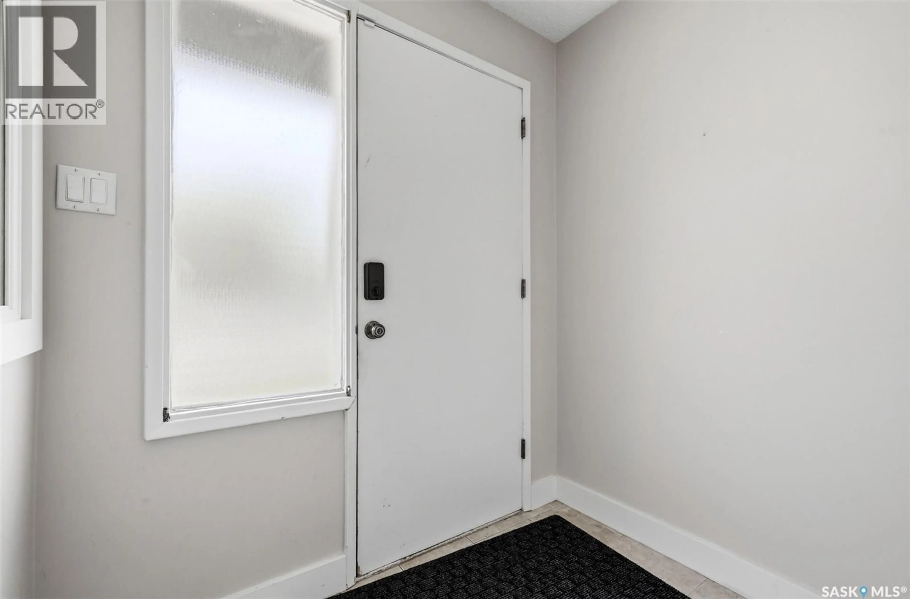 Indoor entryway for 2533 PASQUA STREET, Regina Saskatchewan S4S0M3