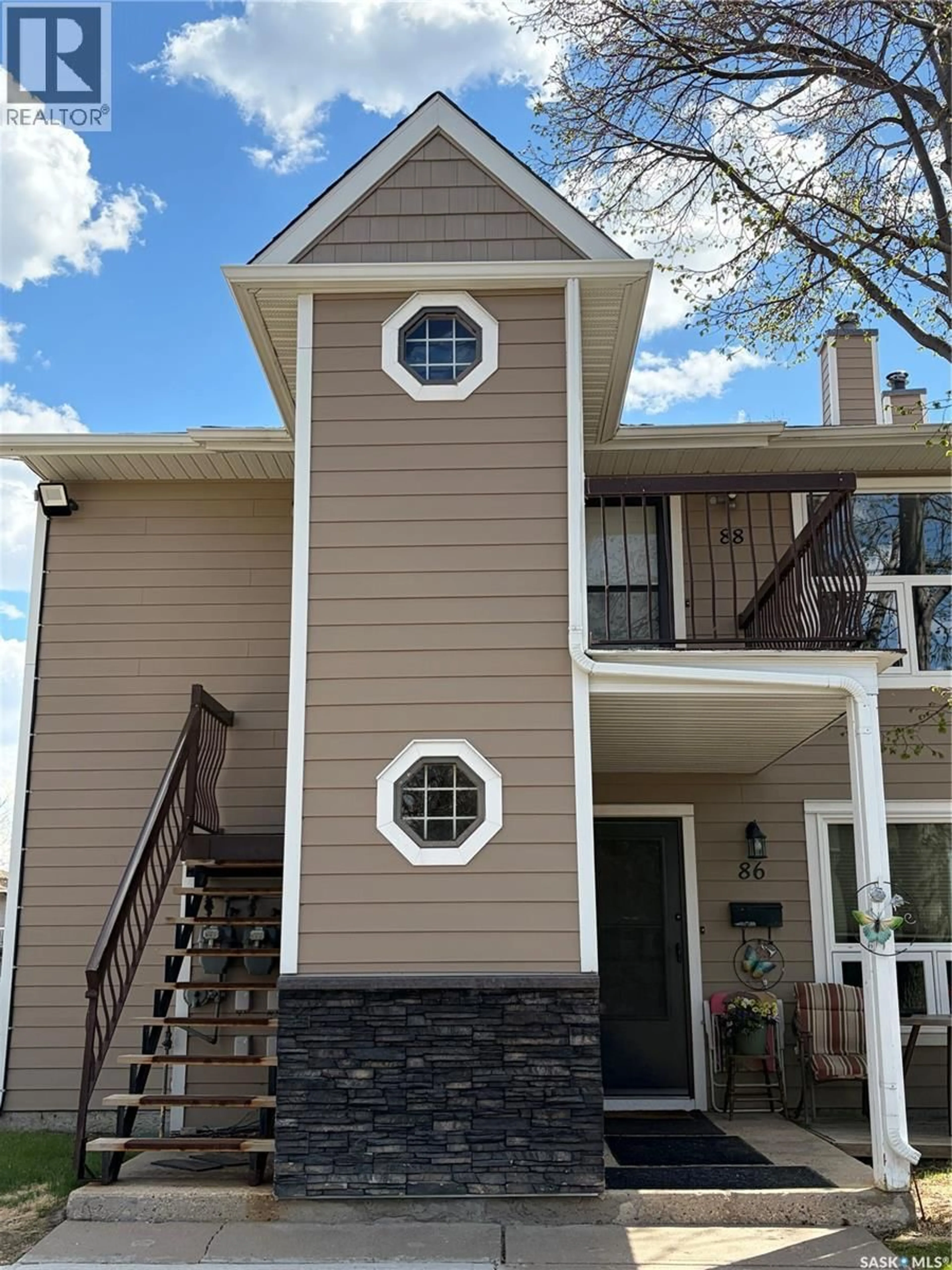Home with vinyl exterior material, unknown for 88 CEDAR MEADOW DRIVE, Regina Saskatchewan S4X3J5