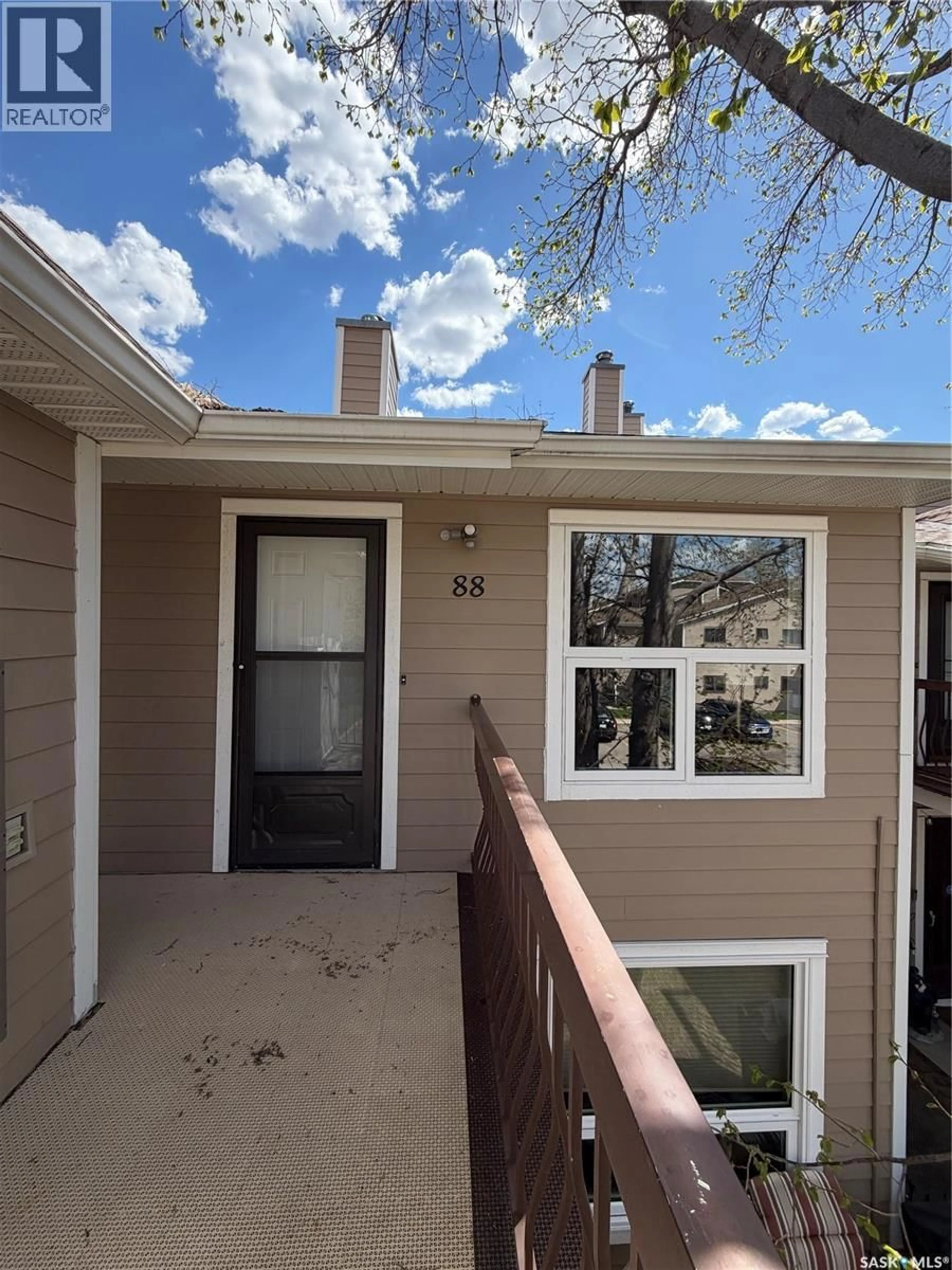 Home with vinyl exterior material, unknown for 88 CEDAR MEADOW DRIVE, Regina Saskatchewan S4X3J5