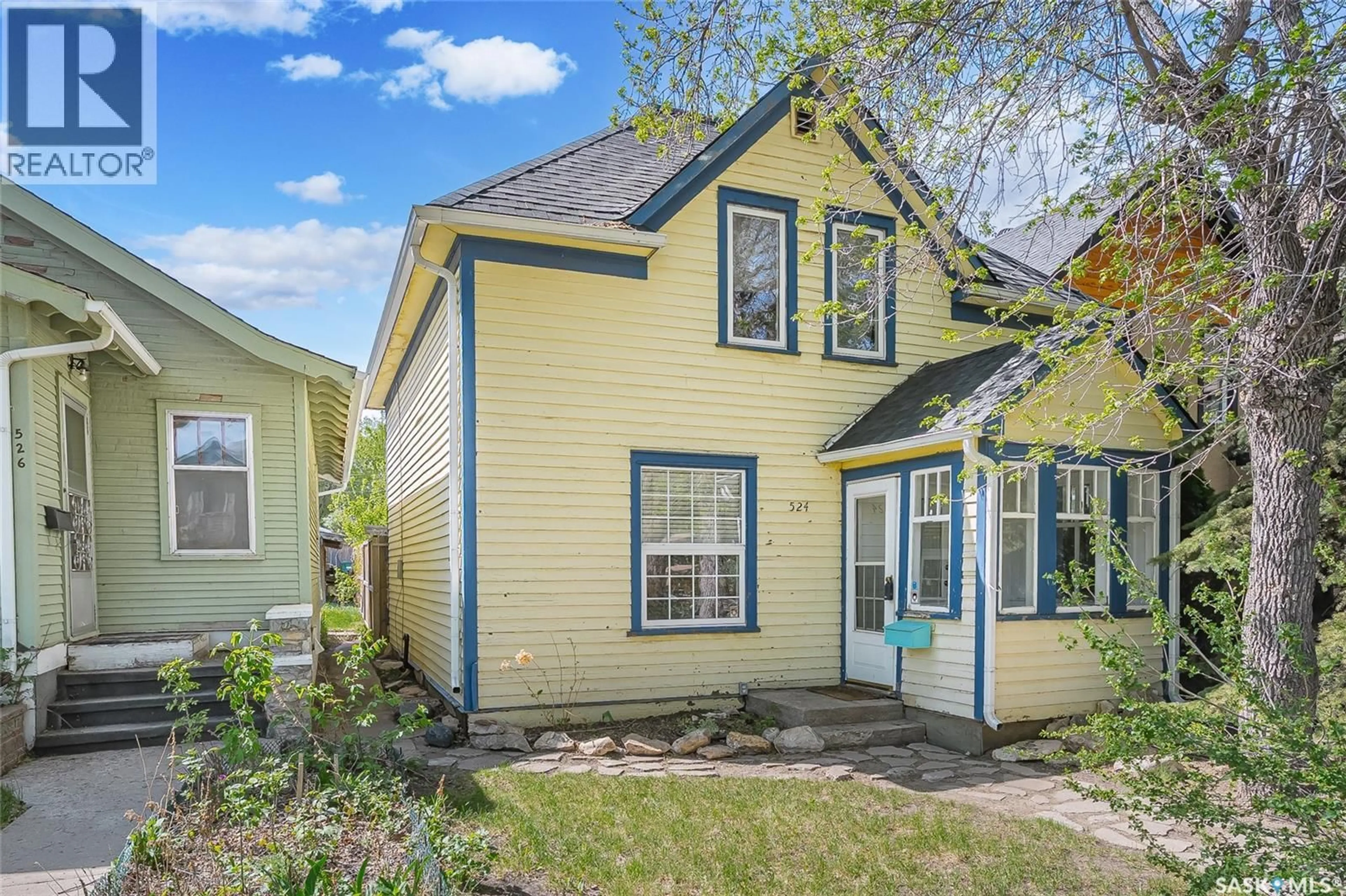 Home with vinyl exterior material, street for 524 7TH STREET, Saskatoon Saskatchewan S7H0X7