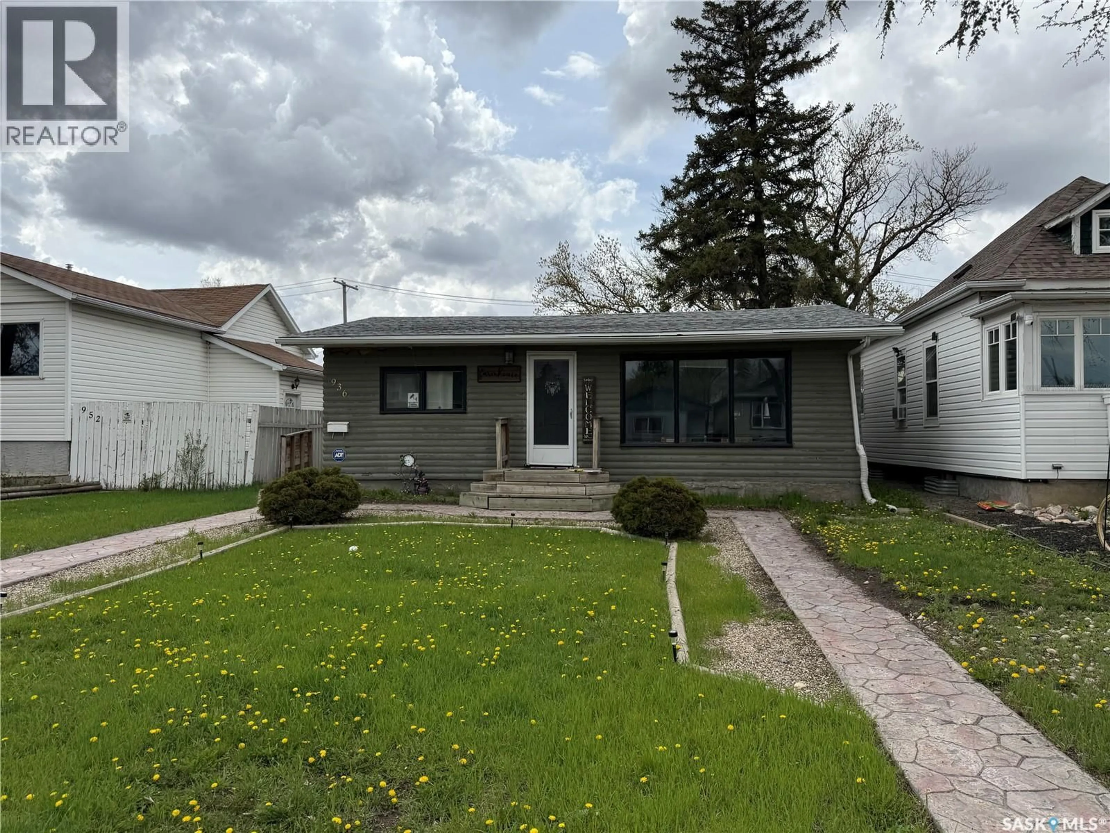 Home with vinyl exterior material, street for 936 WALLACE STREET, Regina Saskatchewan S4N3Y5