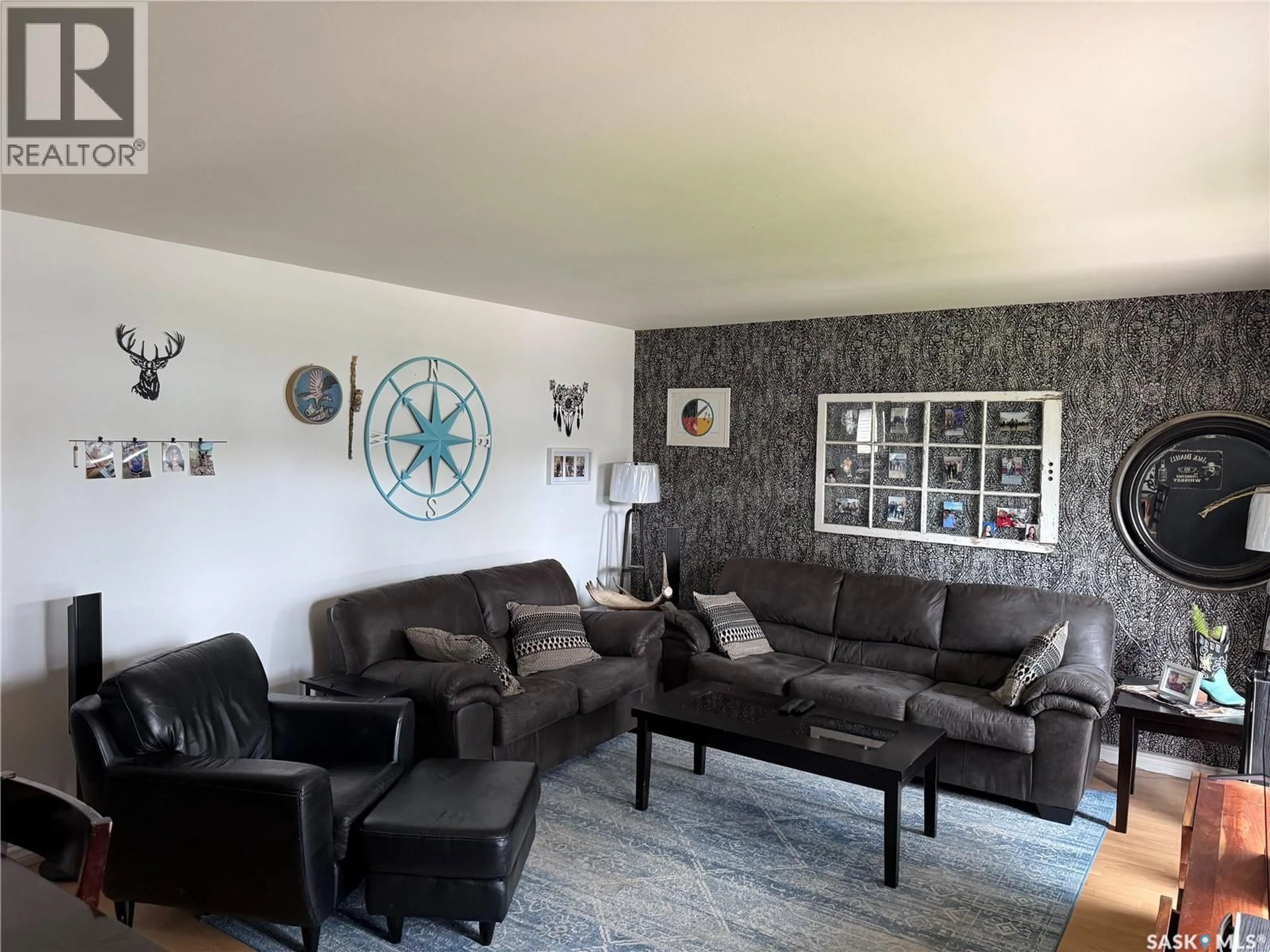 Living room with furniture, unknown for 936 WALLACE STREET, Regina Saskatchewan S4N3Y5