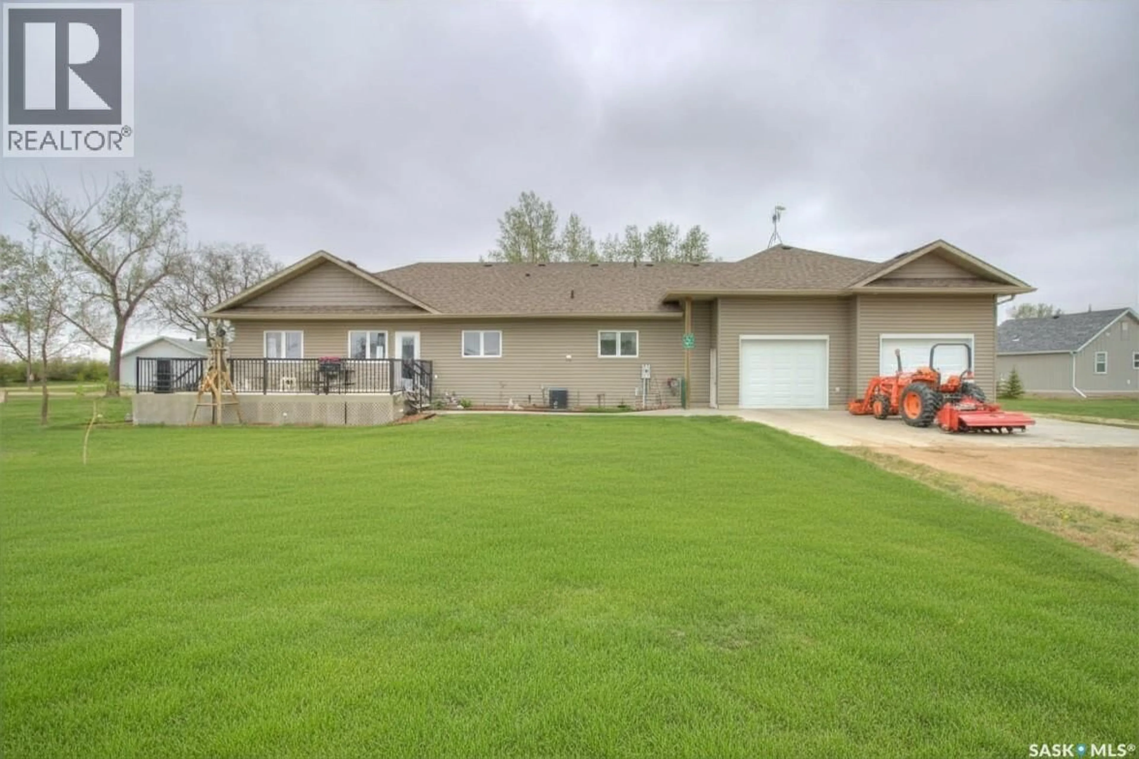 A pic from outside/outdoor area/front of a property/back of a property/a pic from drone, unknown for 91 1ST STREET, Coteau Rm No. 255 Saskatchewan S0L0G0