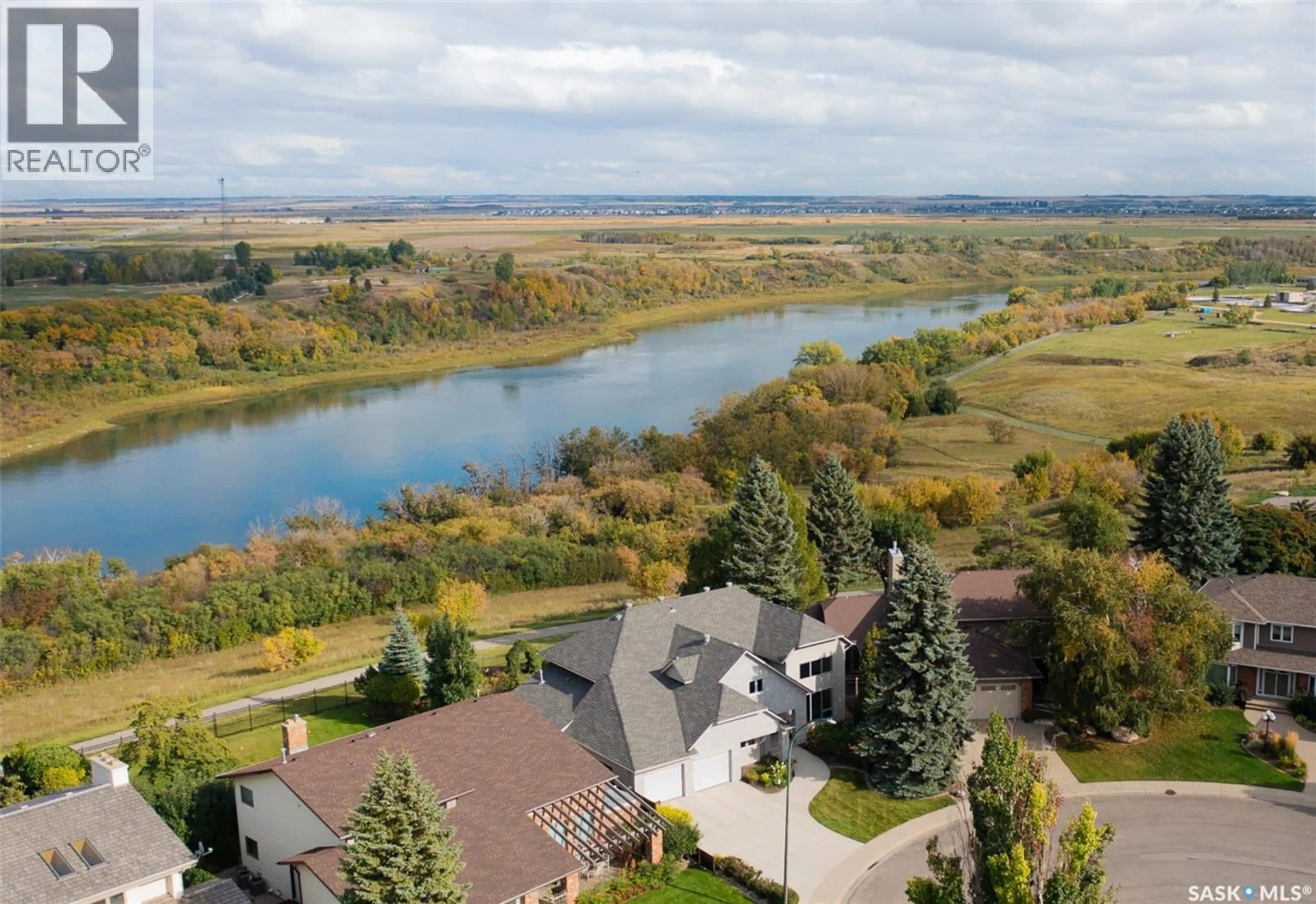 A pic from outside/outdoor area/front of a property/back of a property/a pic from drone, water/lake/river/ocean view for 323 MALLIN CRESCENT, Saskatoon Saskatchewan S7K7X2