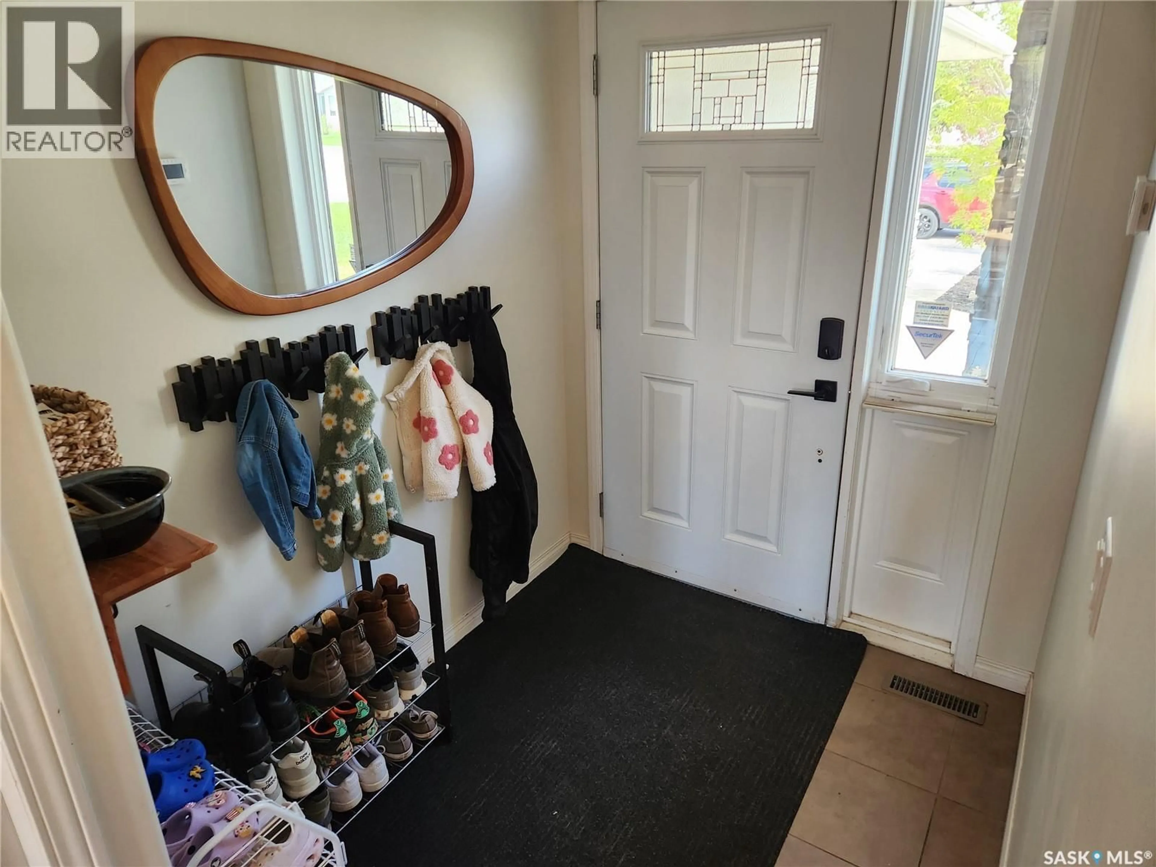 Indoor entryway for 223 ADILMAN DRIVE, Saskatoon Saskatchewan S7K7S1