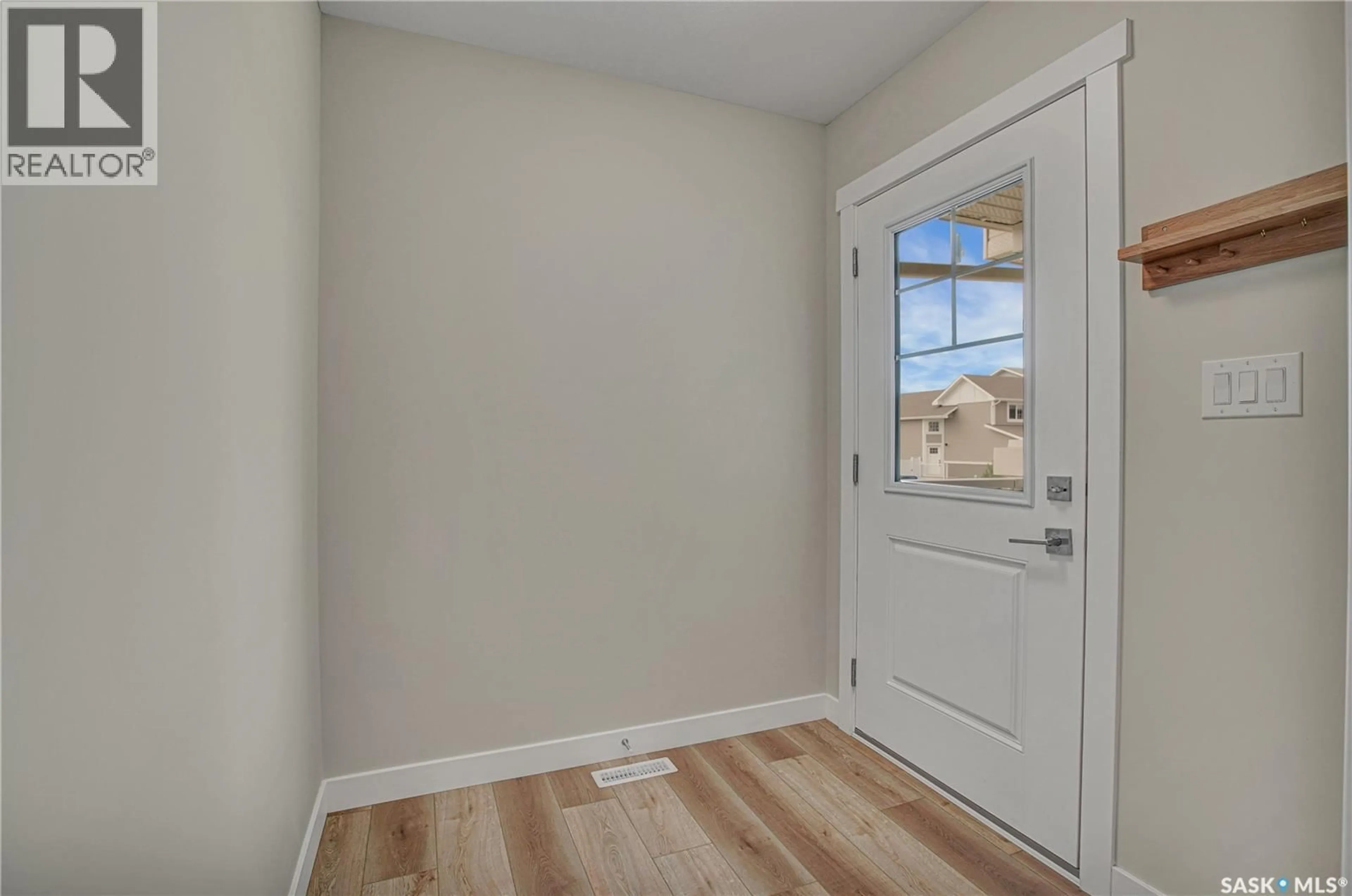Indoor entryway for 503 SCHMEISER AVENUE, Saskatoon Saskatchewan S7V1P2