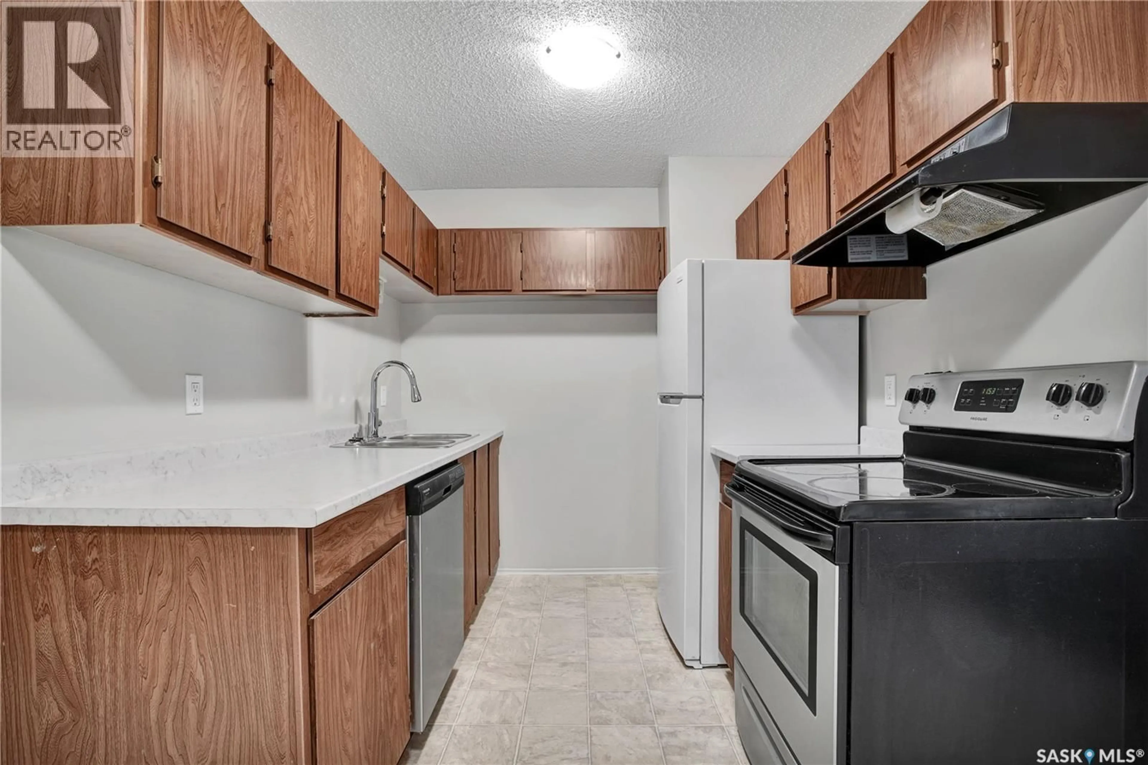 Standard kitchen, unknown for 311 - 308 TAIT CRESCENT, Saskatoon Saskatchewan S7H5L7