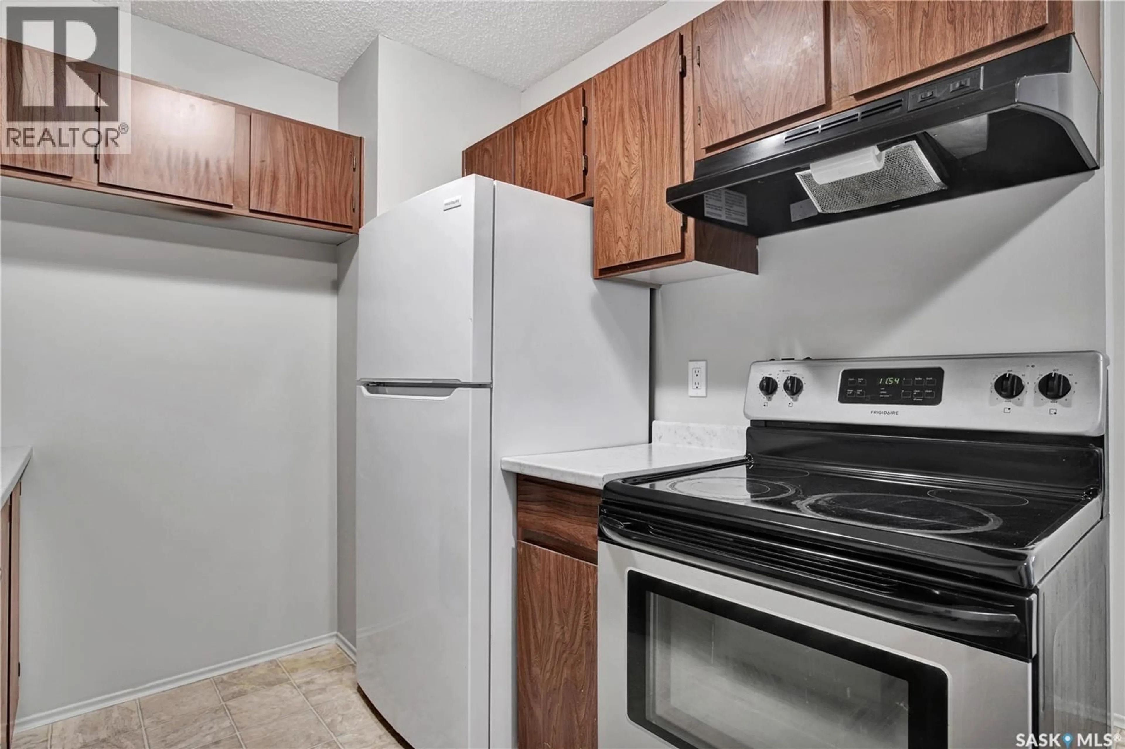 Standard kitchen, unknown for 311 - 308 TAIT CRESCENT, Saskatoon Saskatchewan S7H5L7