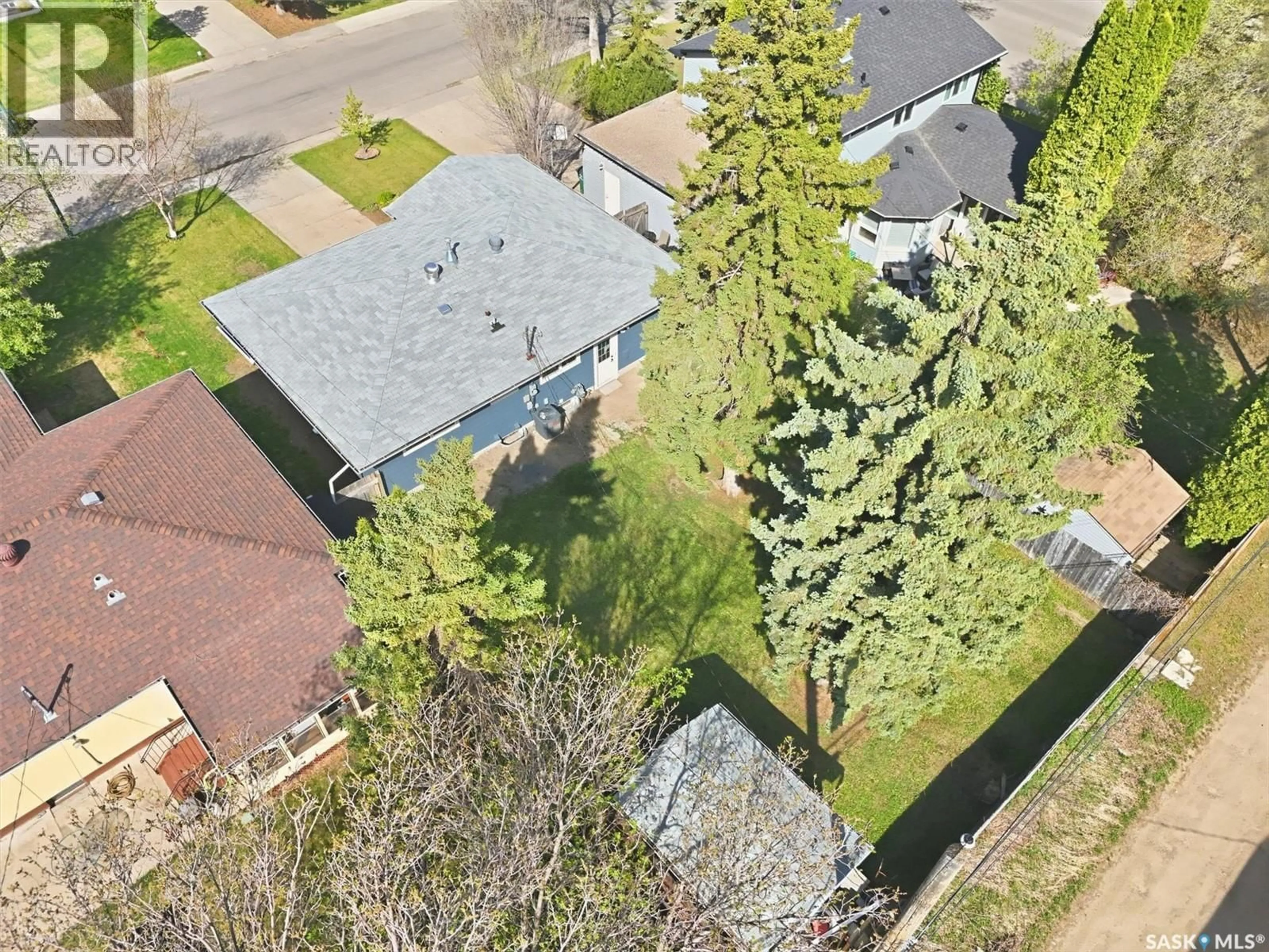 A pic from outside/outdoor area/front of a property/back of a property/a pic from drone, street for 3 RUTTER CRESCENT, Saskatoon Saskatchewan S7H3B6