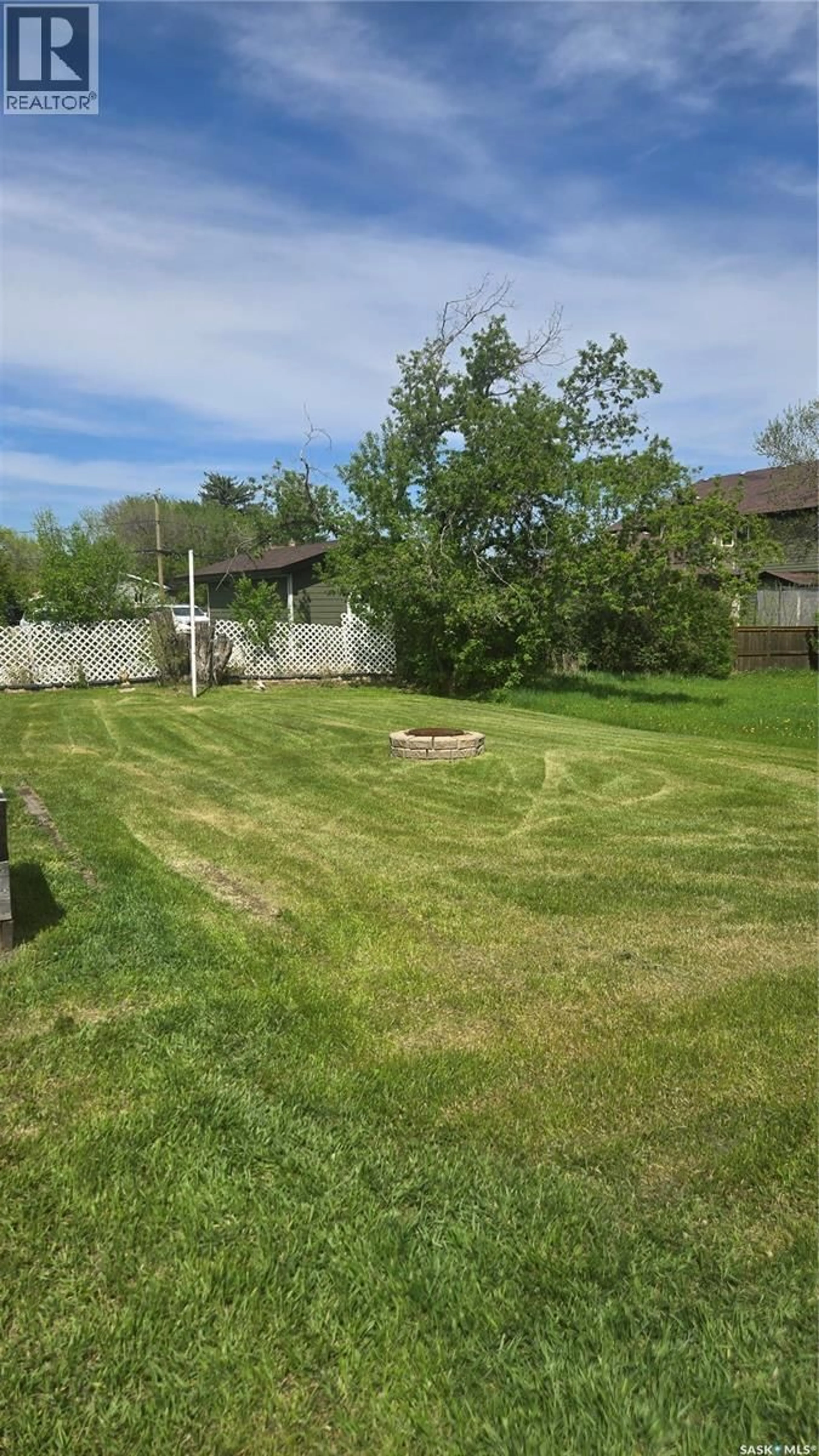 A pic from outside/outdoor area/front of a property/back of a property/a pic from drone, street for 716 WALSH AVENUE, Oxbow Saskatchewan S0C2B0