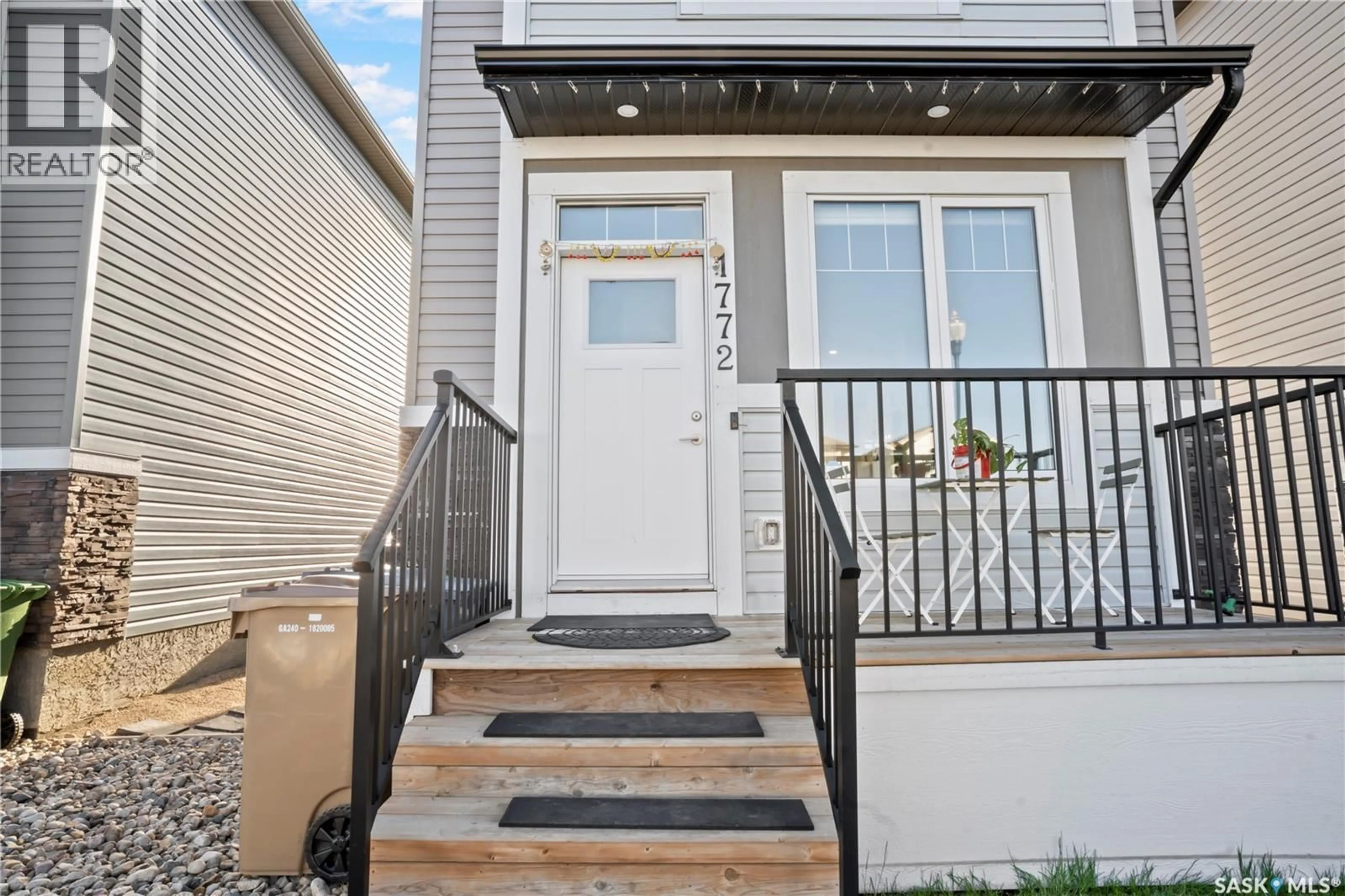Indoor entryway for 1772 WEST MARKET STREET, Regina Saskatchewan S4Y0G3