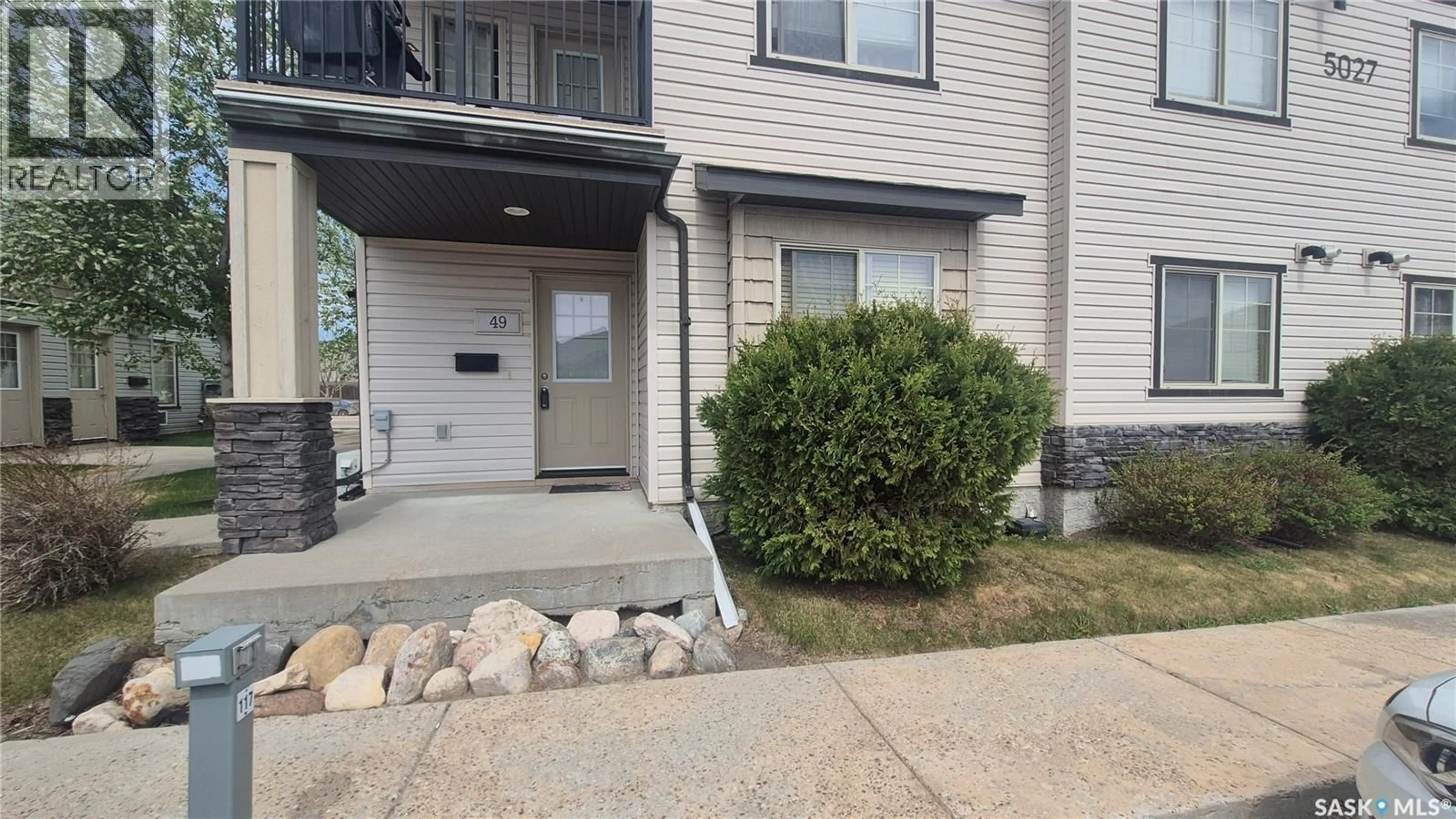 Patio, street for 5027 JAMES HILL ROAD, Regina Saskatchewan S4W0B9