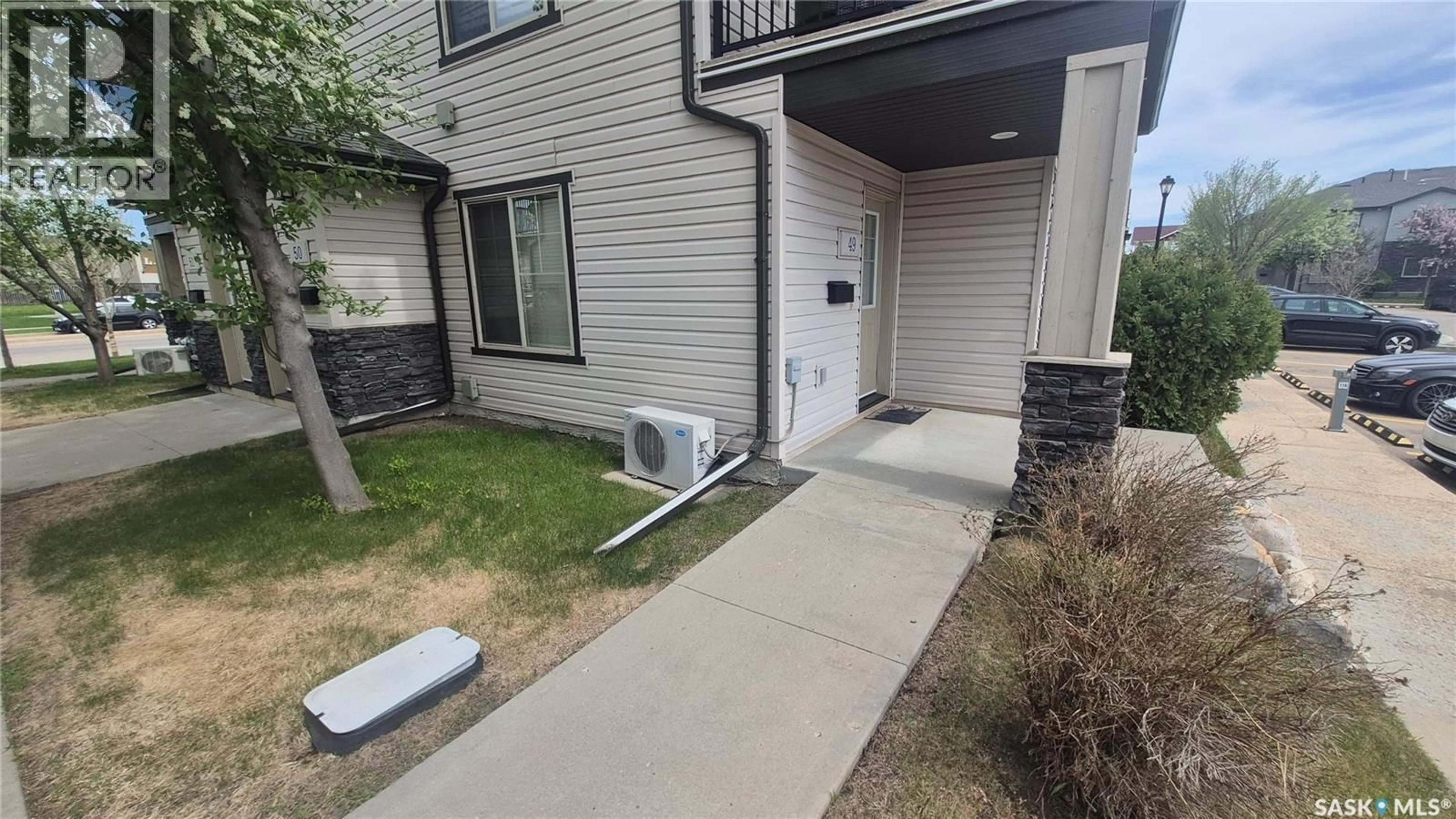 Patio, street for 5027 JAMES HILL ROAD, Regina Saskatchewan S4W0B9