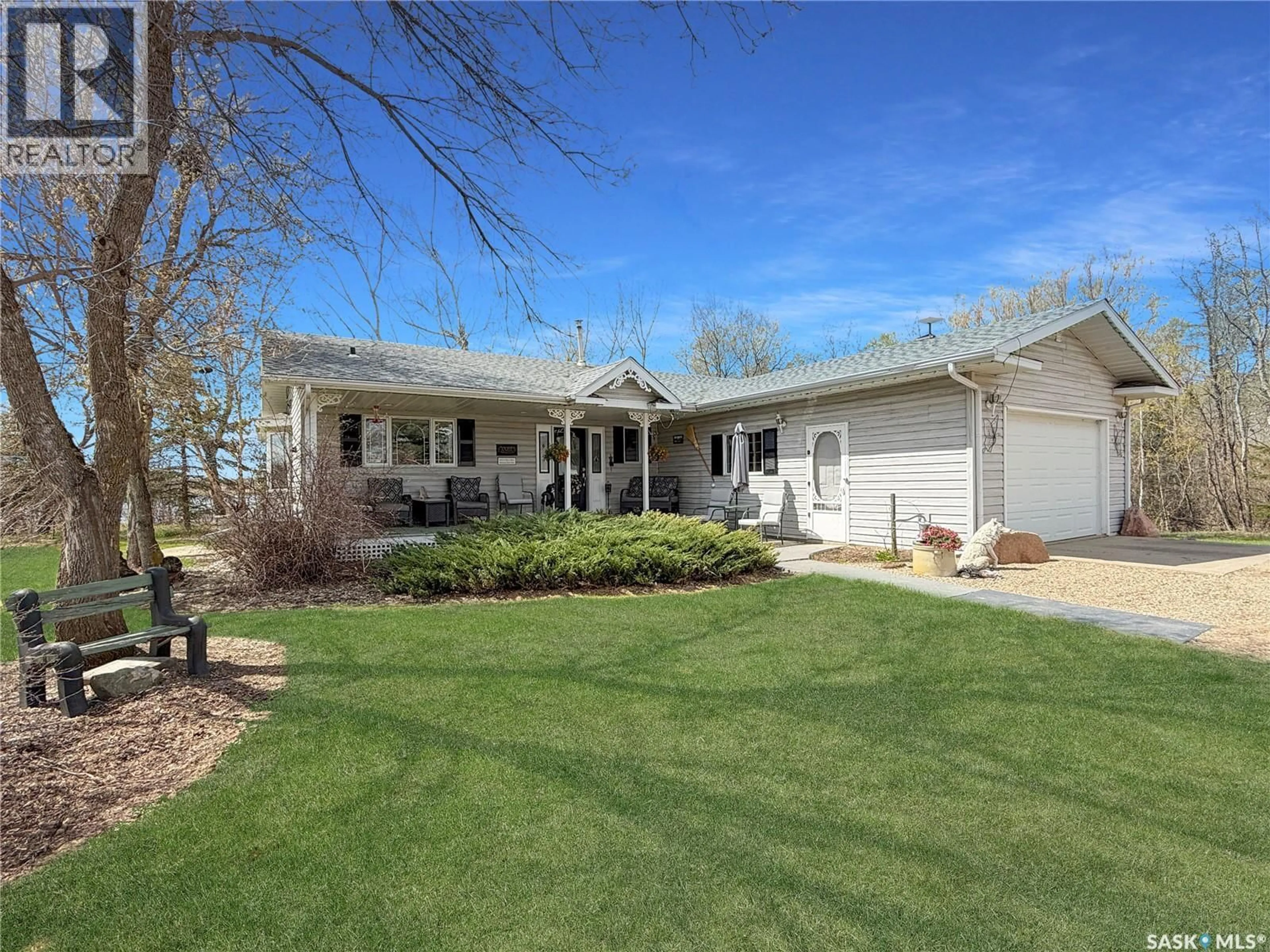 Home with vinyl exterior material, street for NW - 05 50 09 W3, Spiritwood Rm No. 496 Saskatchewan S0J2M0