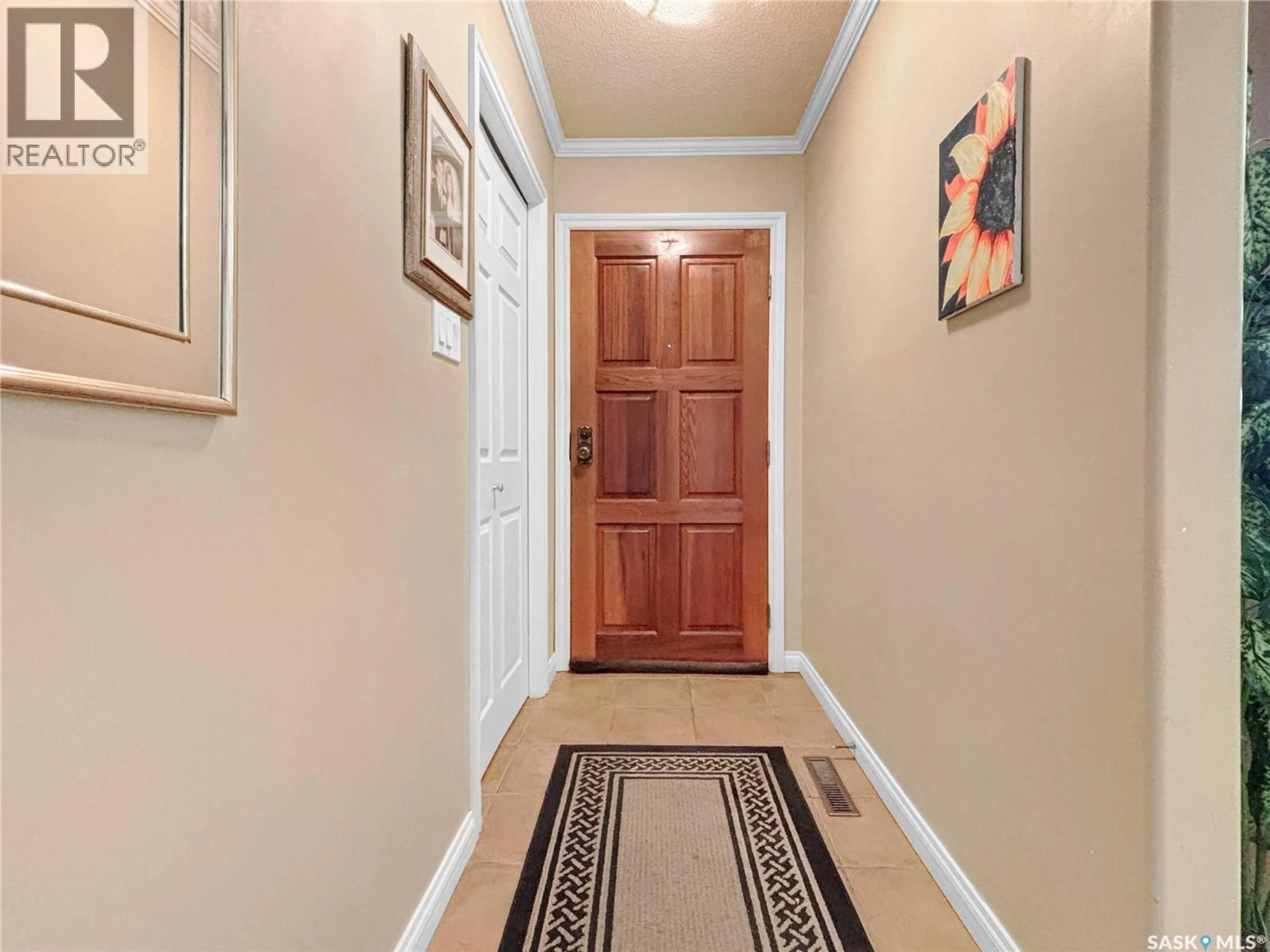 Indoor entryway for 2140 37TH STREET, Saskatoon Saskatchewan S7L4E3