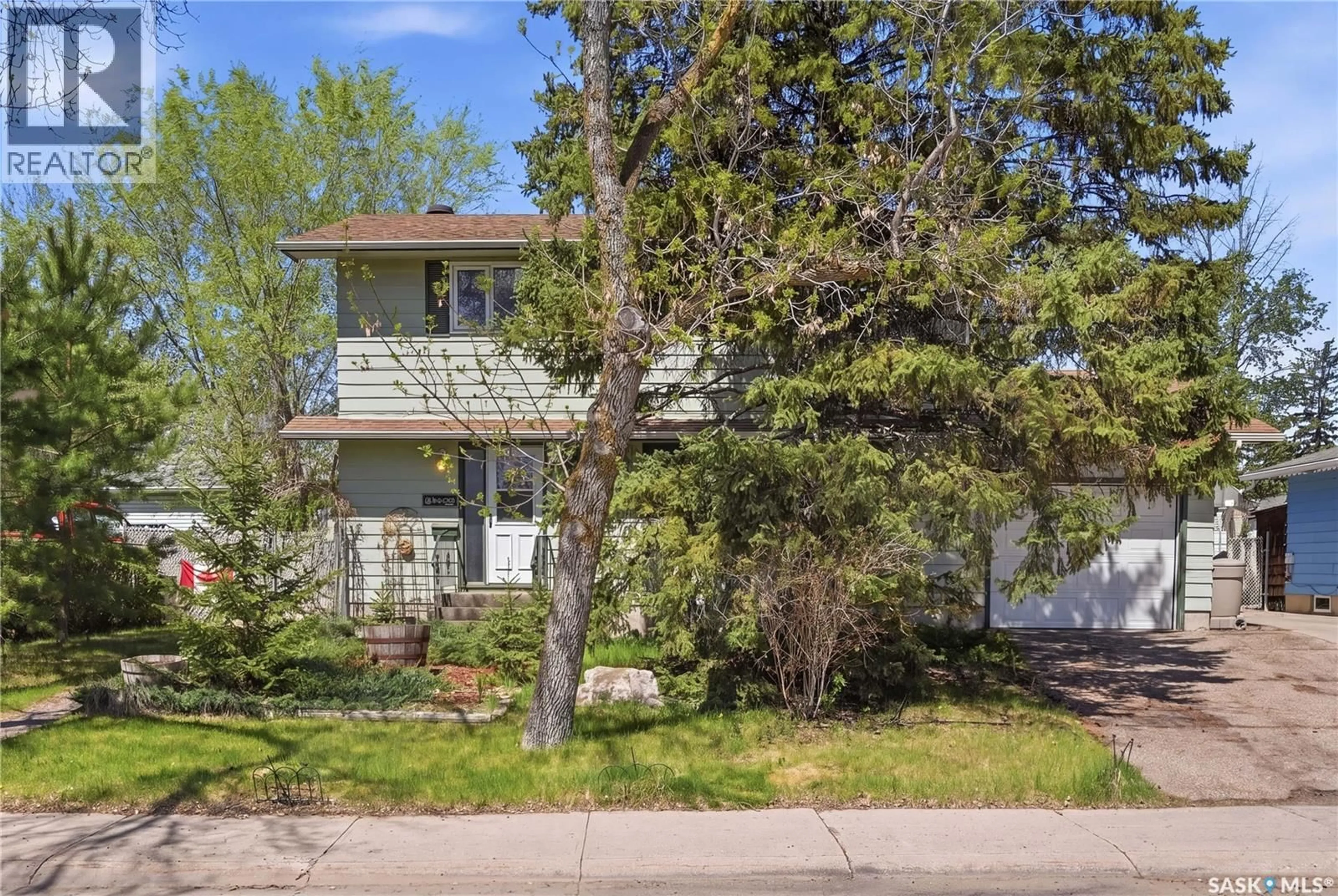 Home with vinyl exterior material, street for 2338 EASTHILL, Saskatoon Saskatchewan S7J3E5