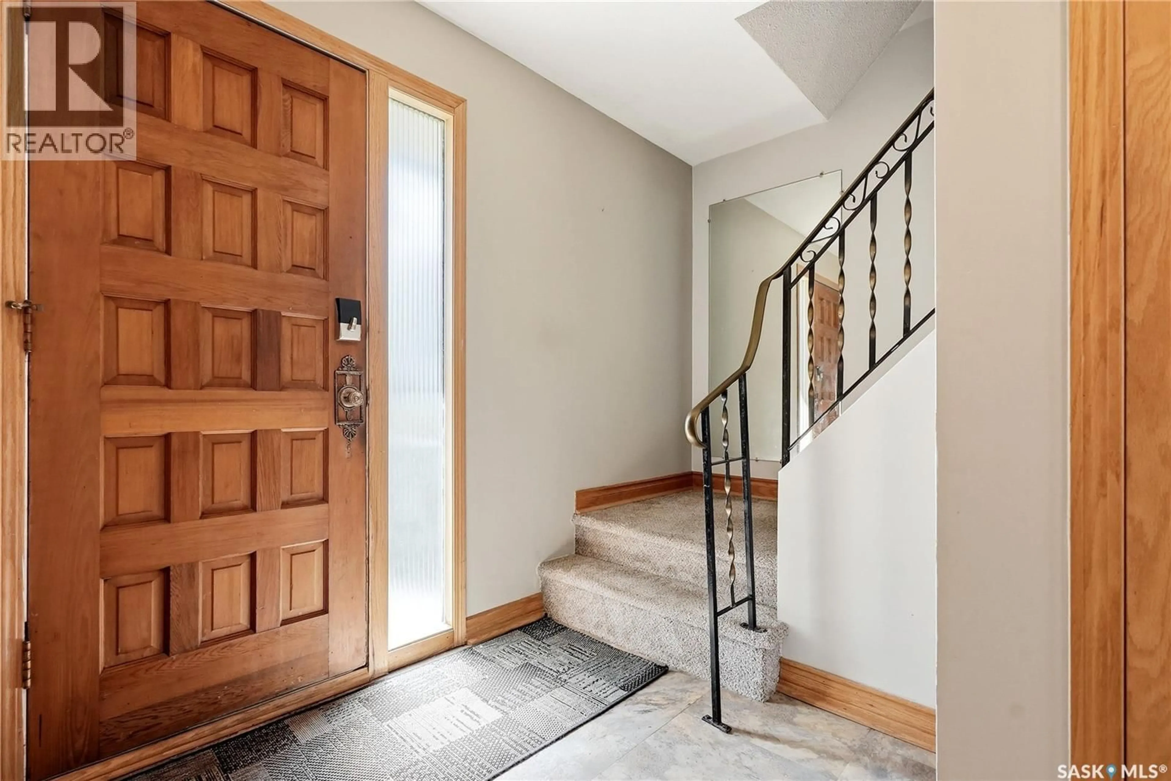 Indoor foyer for 2338 EASTHILL, Saskatoon Saskatchewan S7J3E5
