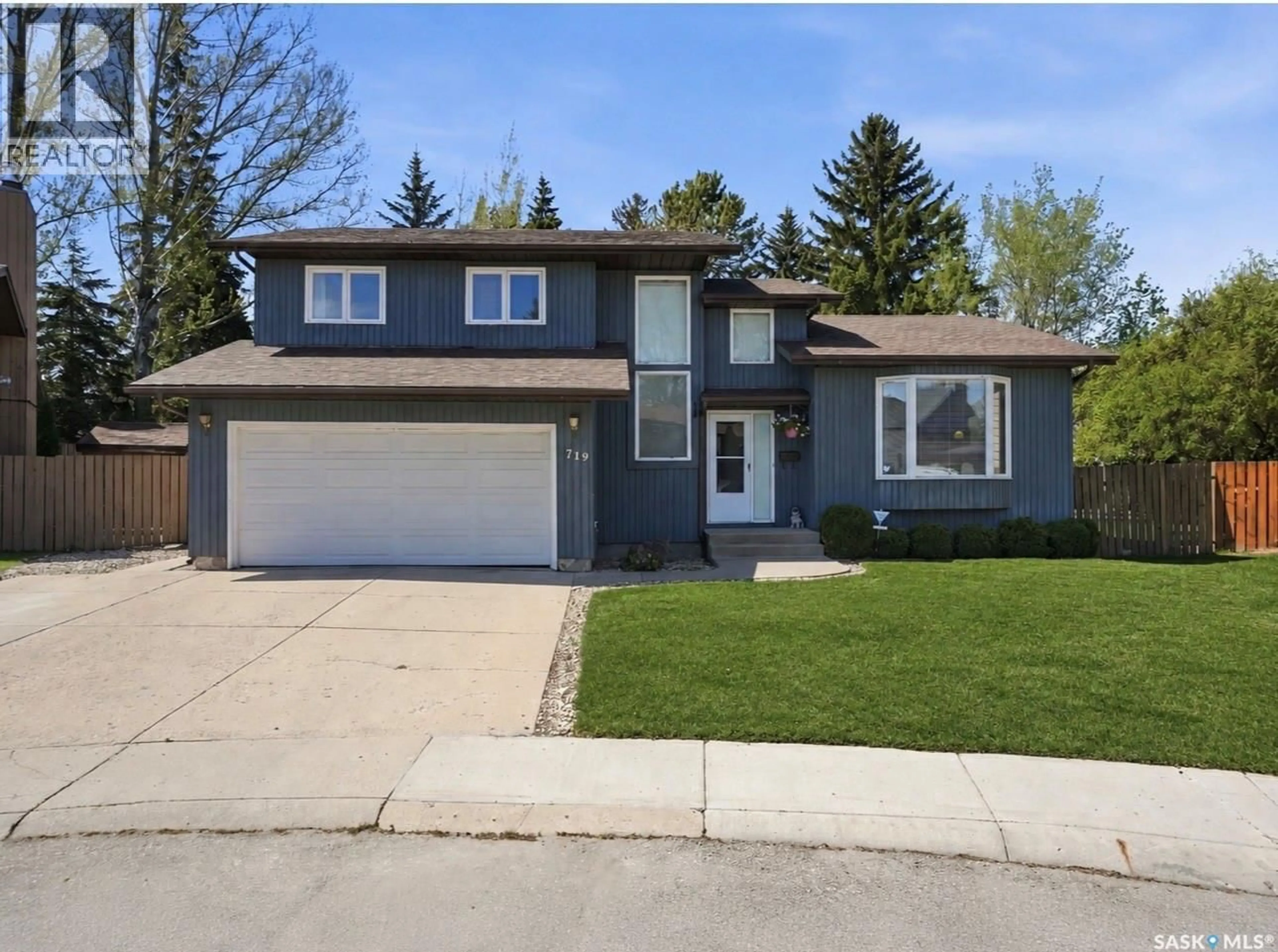 Home with vinyl exterior material, street for 719 WAKAW TERRACE, Saskatoon Saskatchewan S7J4C1