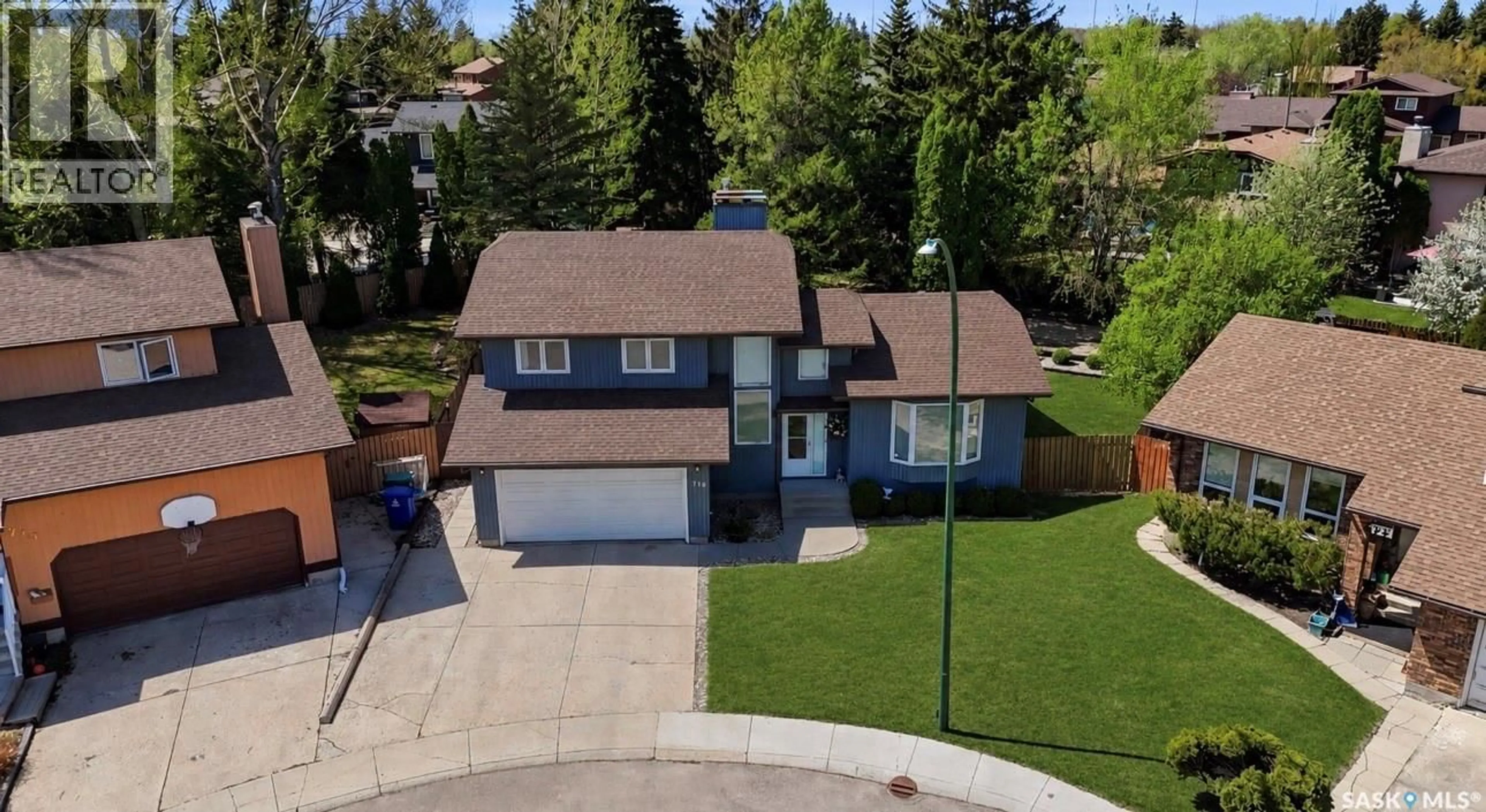 A pic from outside/outdoor area/front of a property/back of a property/a pic from drone, street for 719 WAKAW TERRACE, Saskatoon Saskatchewan S7J4C1