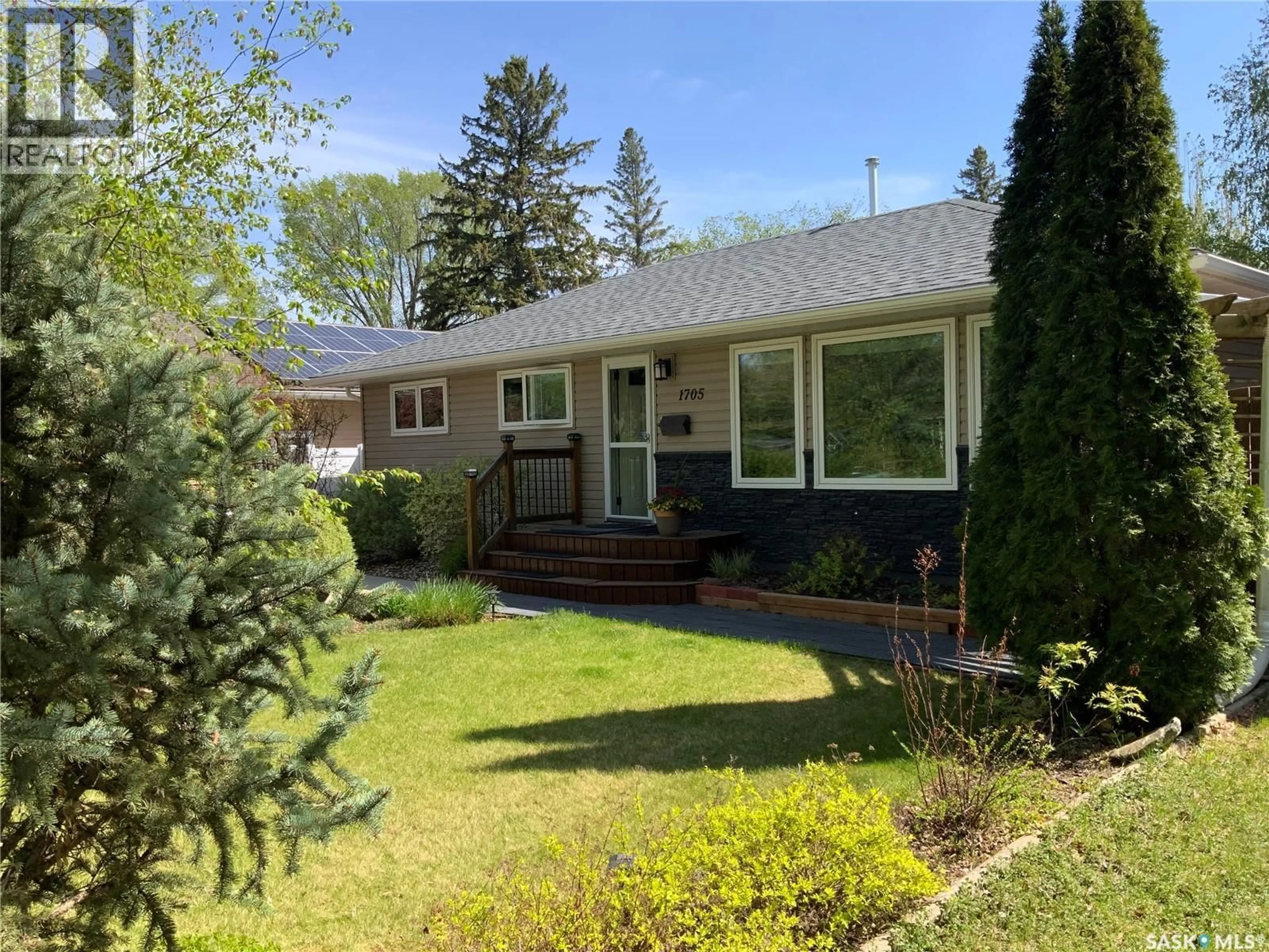 Home with vinyl exterior material, street for S - 1705 WIGGINS AVENUE, Saskatoon Saskatchewan S7H2K1