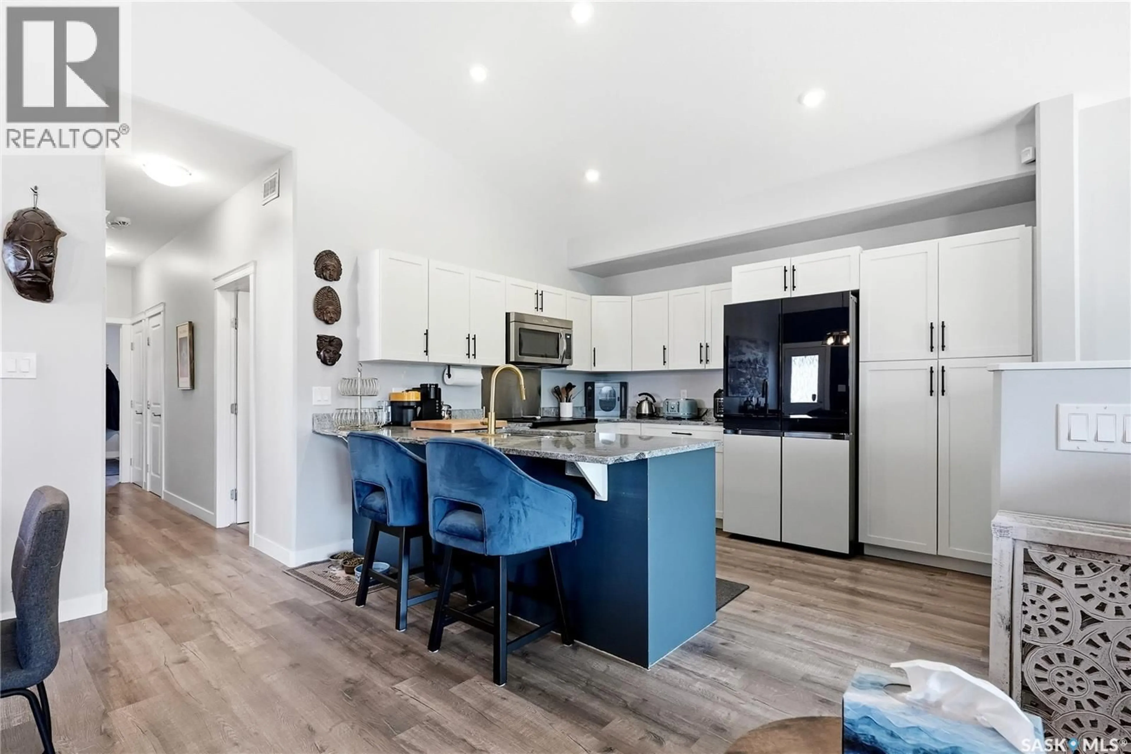 Open concept kitchen, unknown for 415 BOYKOWICH STREET, Saskatoon Saskatchewan S7W0B8