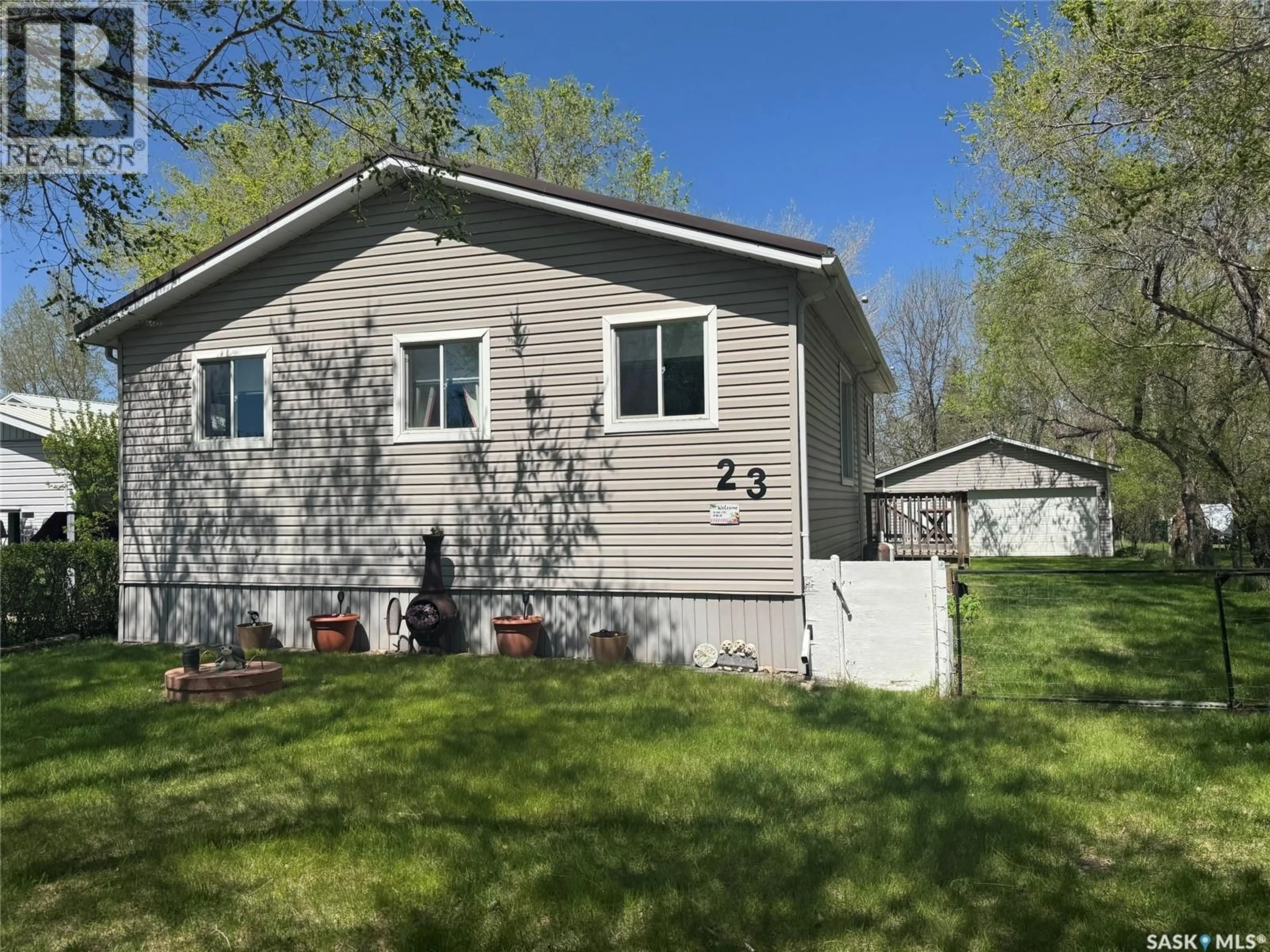 Home with vinyl exterior material, street for 23 LYNN BAY, Last Mountain Lake East Side Saskatchewan S0G0L0